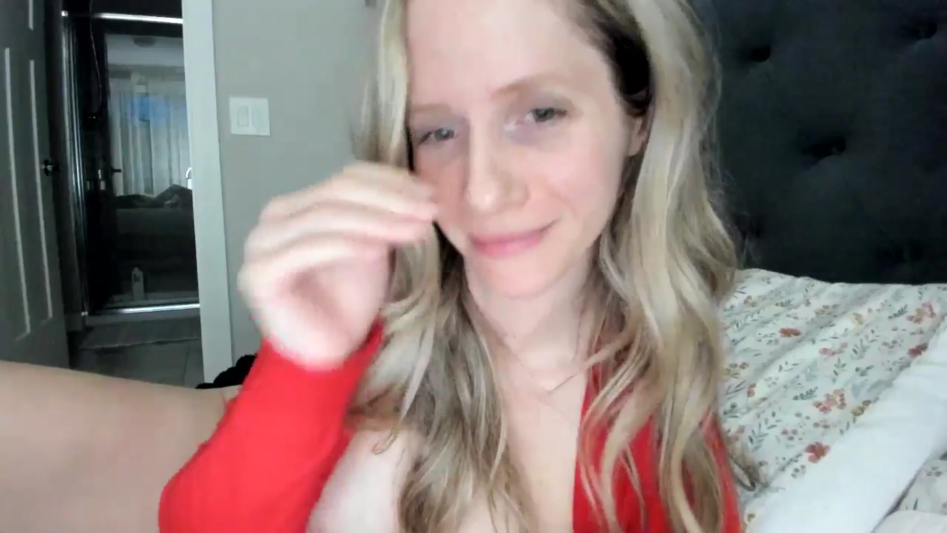 Gallery image thumbnail from Lucylux1's myfreecams stream on, 04/22/2024, 03:18 image 14 of 20