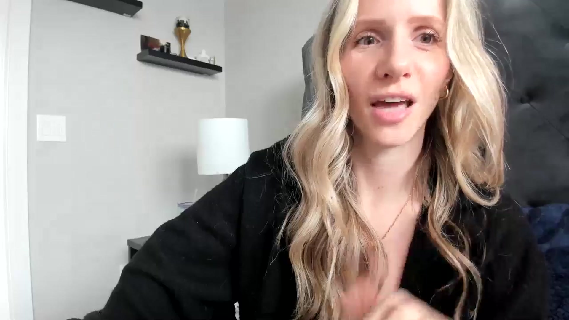 Gallery image thumbnail from Lucylux1's myfreecams stream on, 04/25/2024, 18:30 image 7 of 20