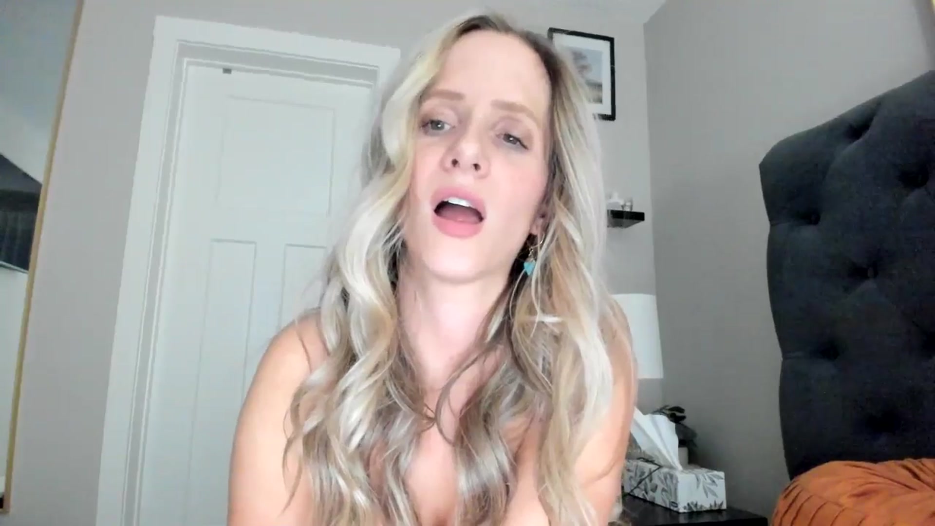 Gallery image thumbnail from Lucylux1's myfreecams stream on, 04/29/2024, 03:30 image 20 of 20