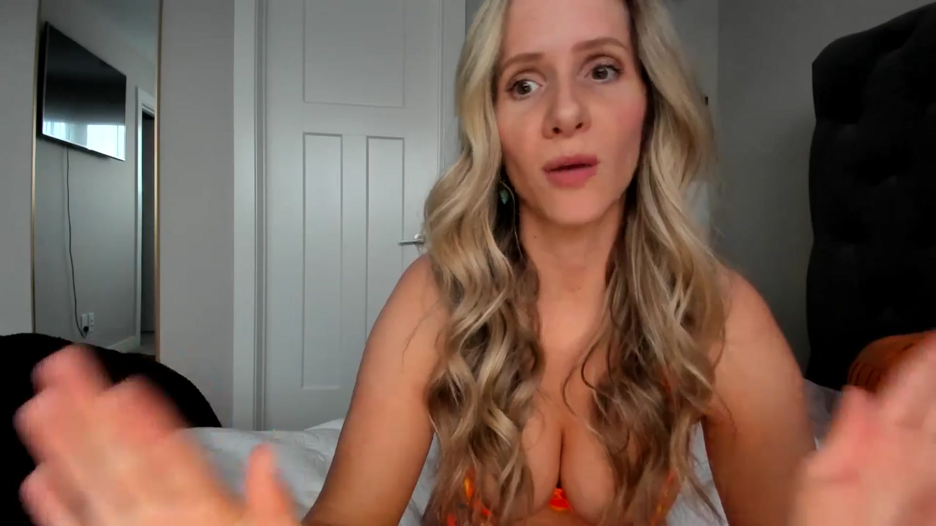 Gallery image thumbnail from Lucylux1's myfreecams stream on, 04/29/2024, 03:30 image 2 of 20