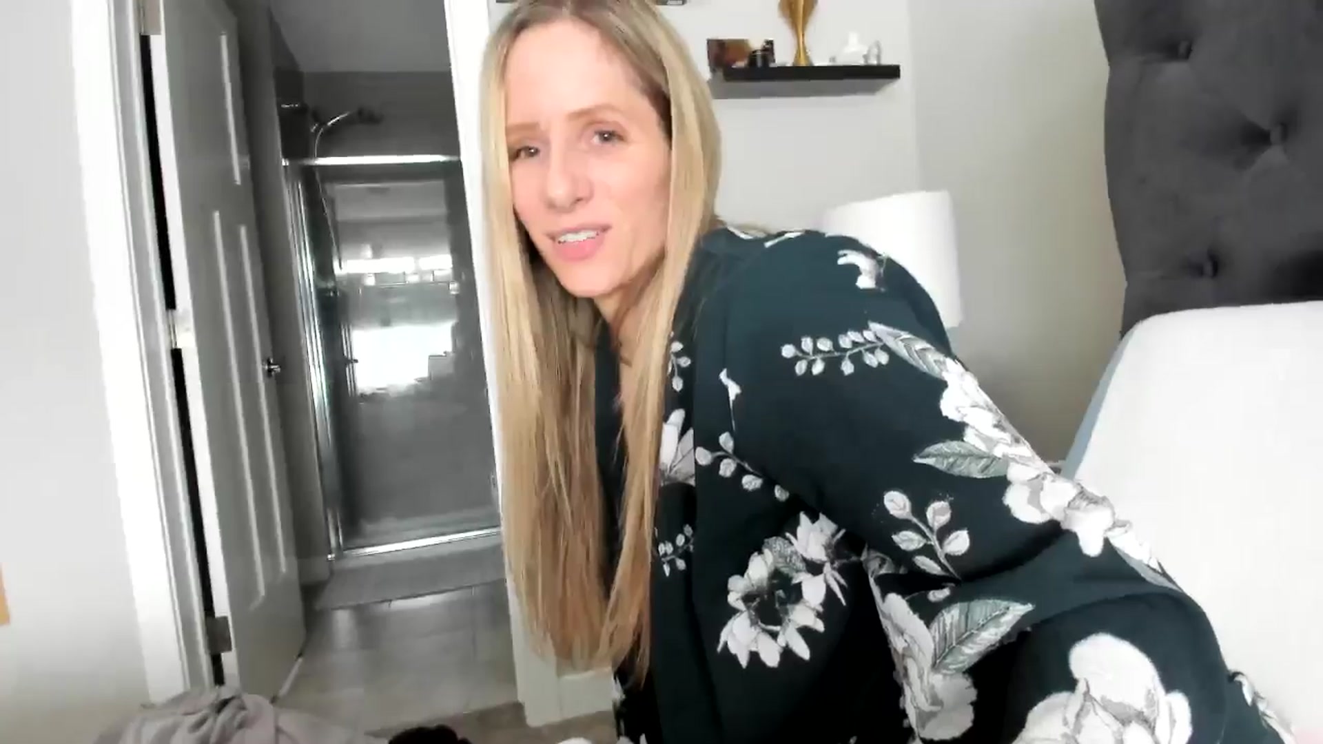 Gallery image thumbnail from Lucylux1's myfreecams stream on, 05/02/2024, 18:06 image 10 of 20