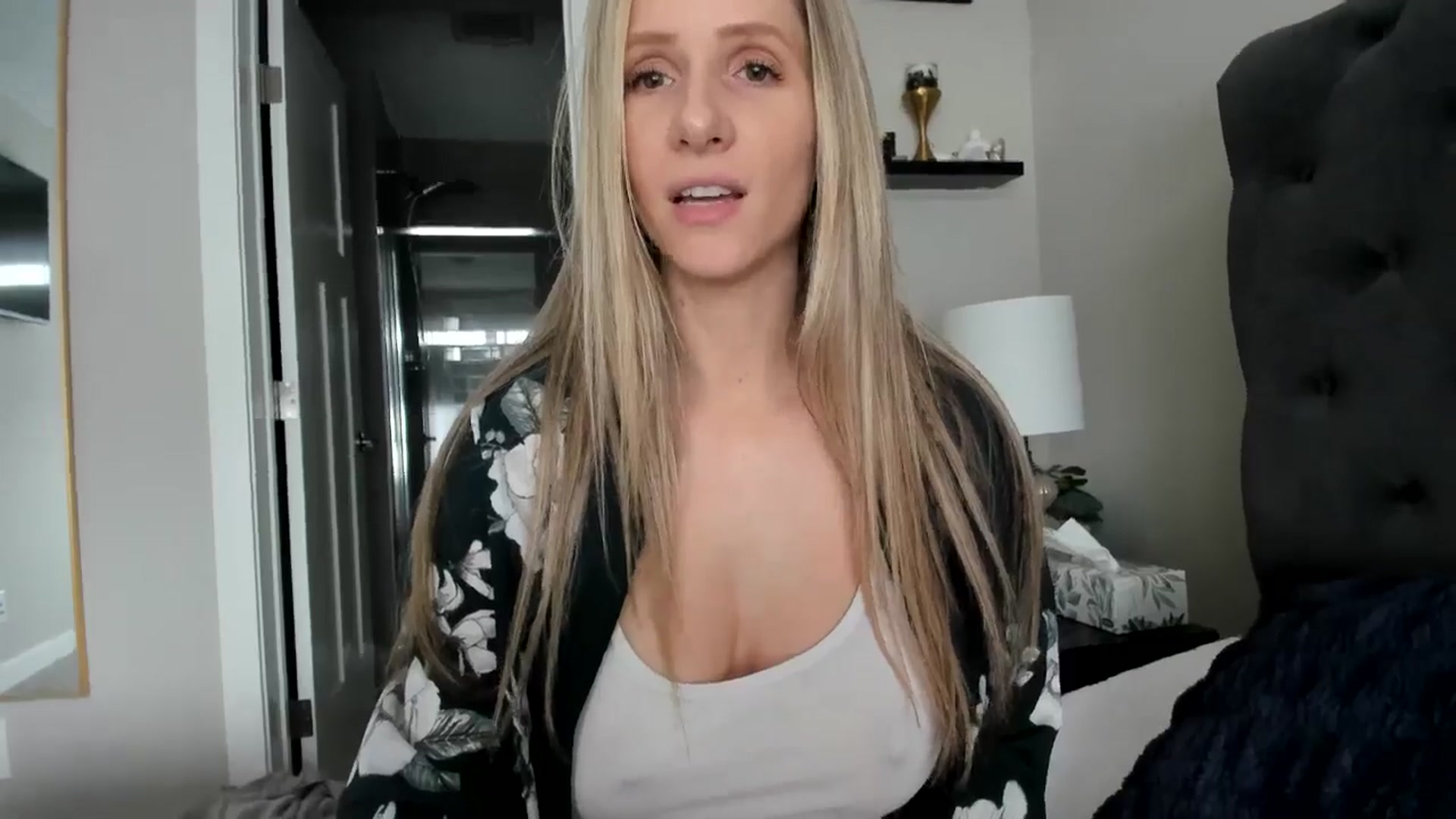 Gallery image thumbnail from Lucylux1's myfreecams stream on, 05/02/2024, 18:06 image 7 of 20
