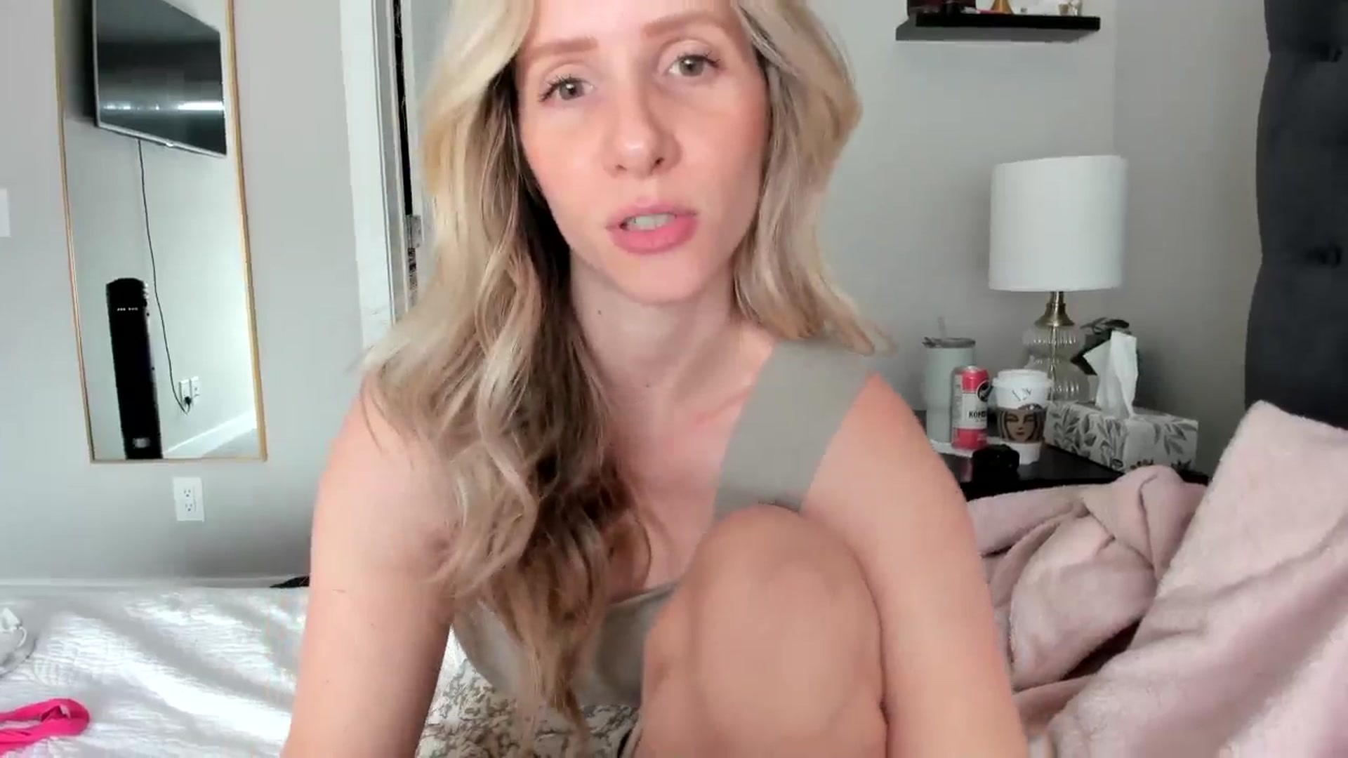 Gallery image thumbnail from Lucylux1's myfreecams stream on, 05/13/2024, 19:16 image 2 of 20