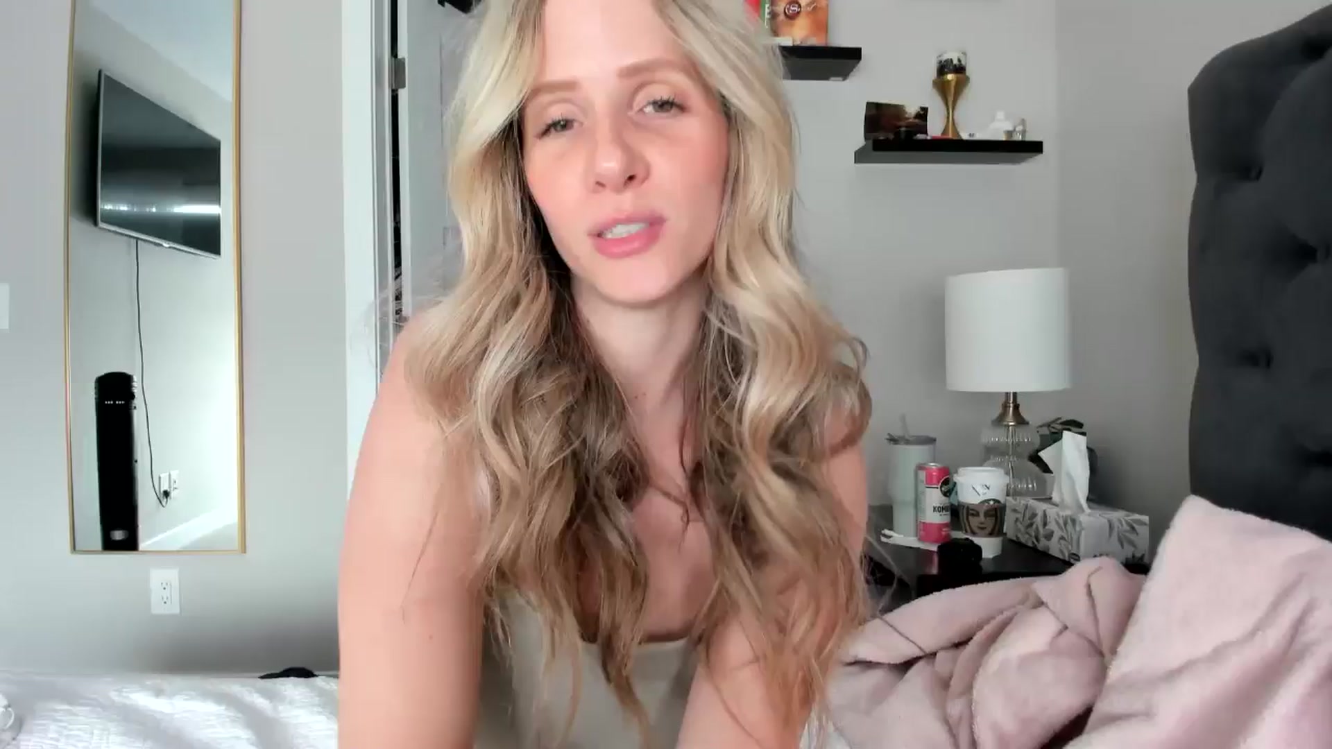 Gallery image thumbnail from Lucylux1's myfreecams stream on, 05/13/2024, 19:16 image 1 of 20