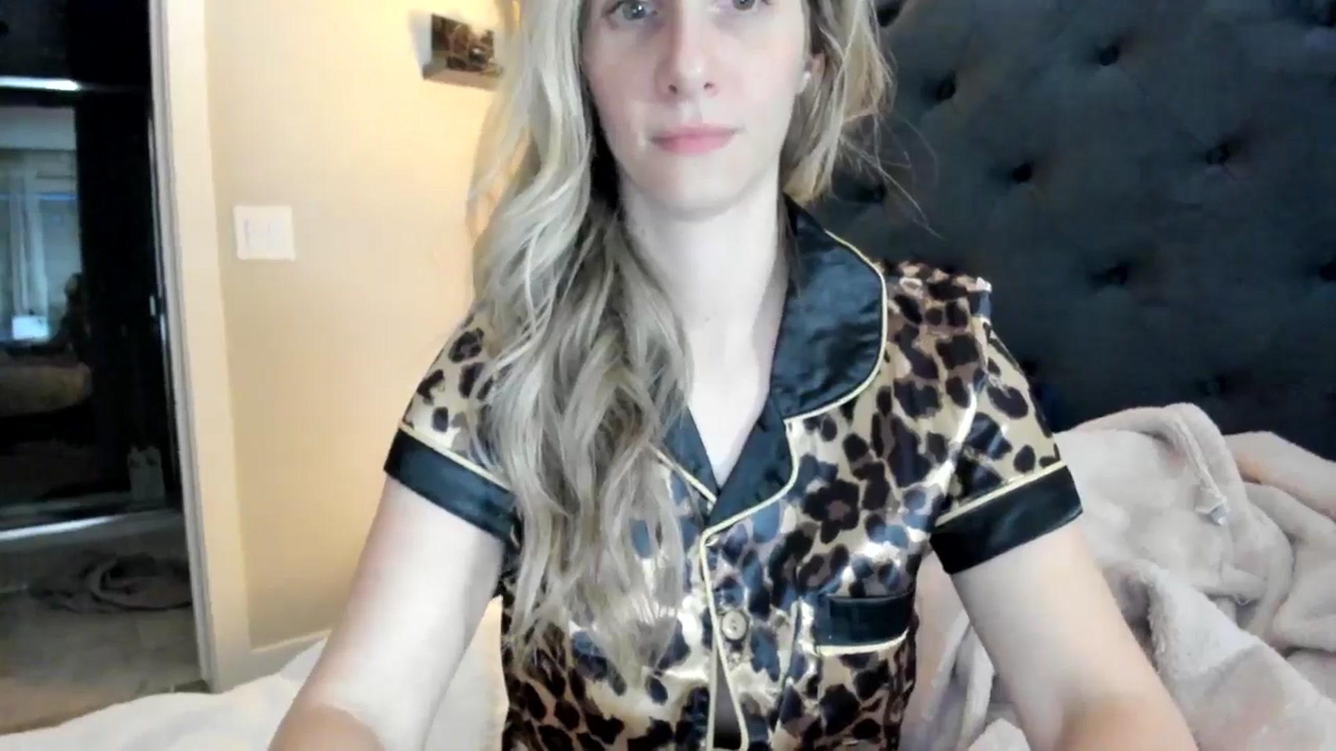 Gallery image thumbnail from Lucylux1's myfreecams stream on, 05/14/2024, 03:26 image 19 of 20