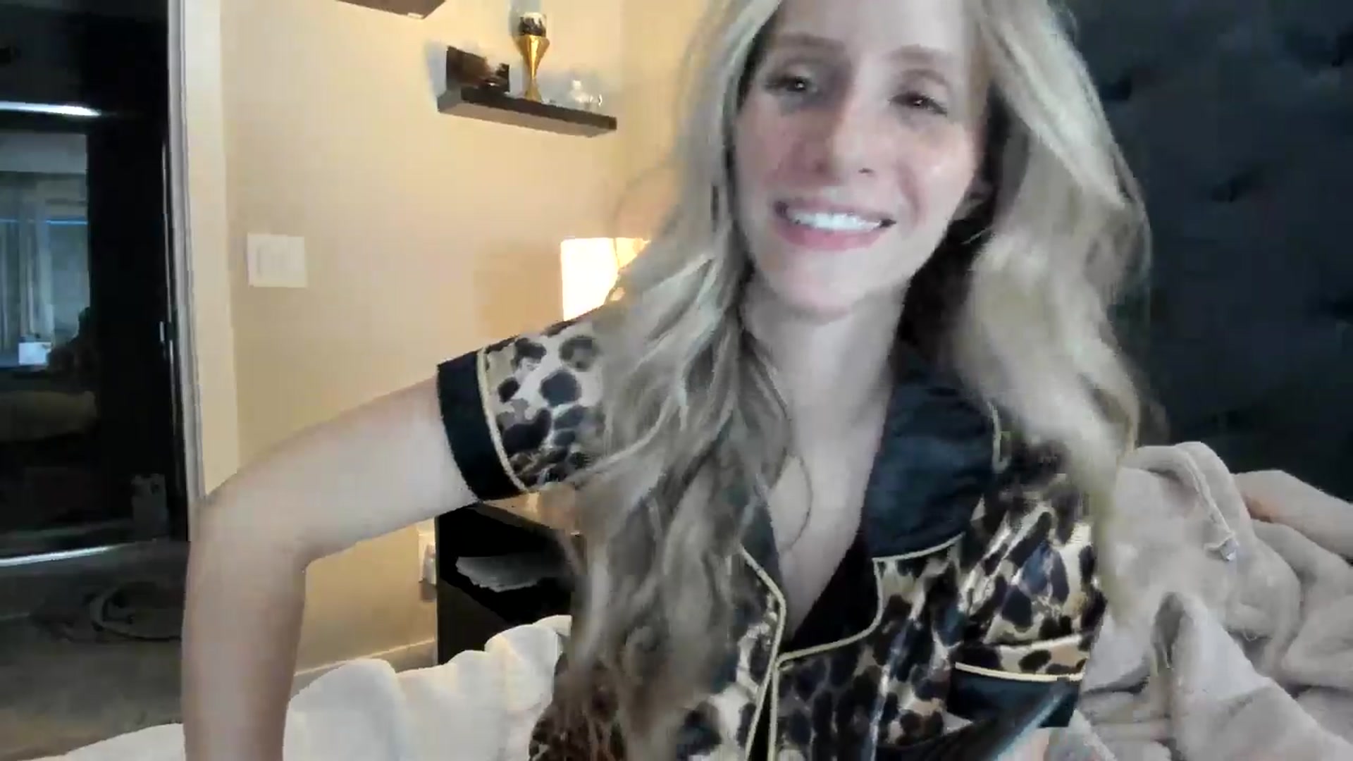 Gallery image thumbnail from Lucylux1's myfreecams stream on, 05/14/2024, 03:26 image 15 of 20
