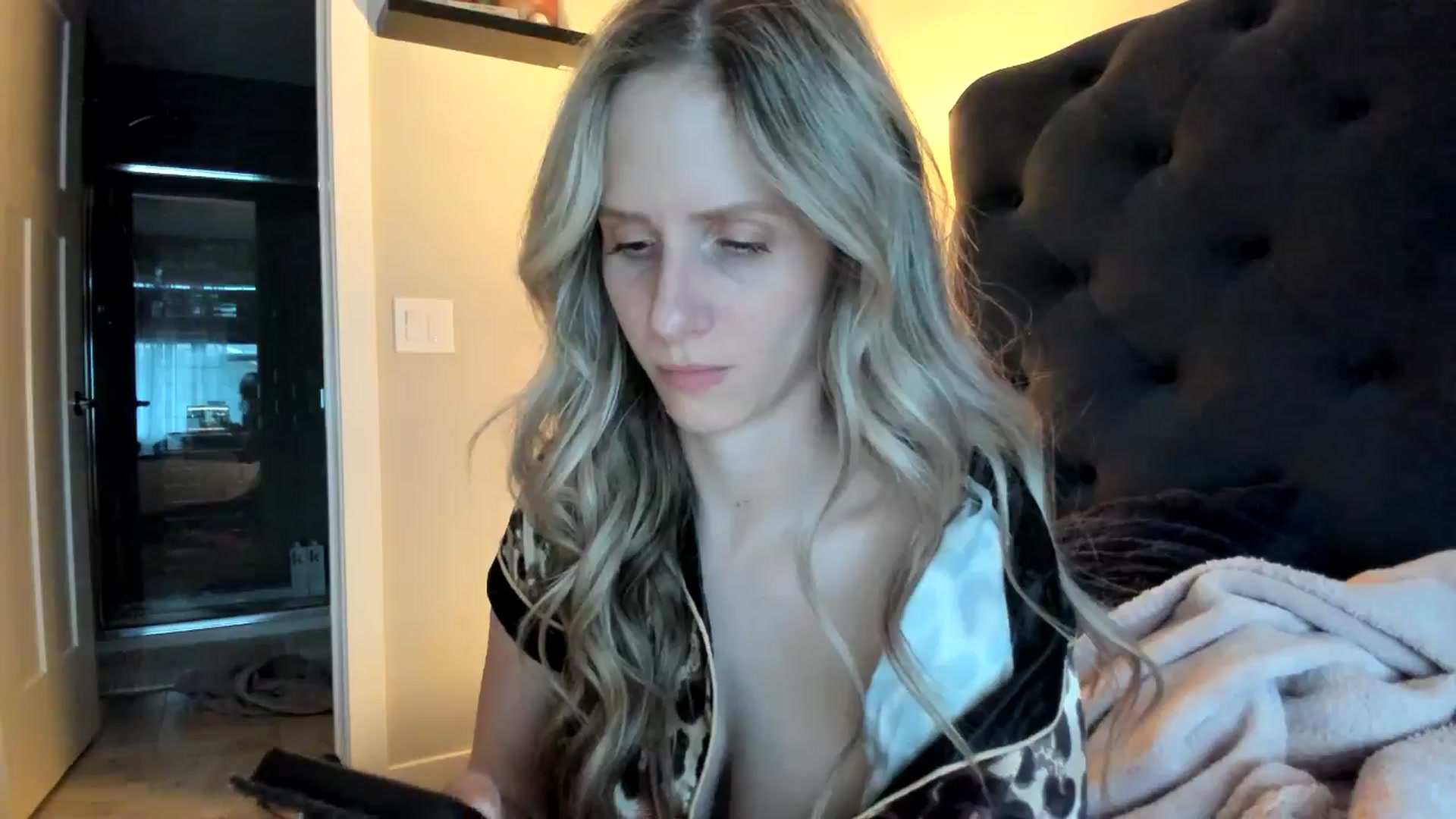 Gallery image thumbnail from Lucylux1's myfreecams stream on, 05/14/2024, 03:26 image 3 of 20