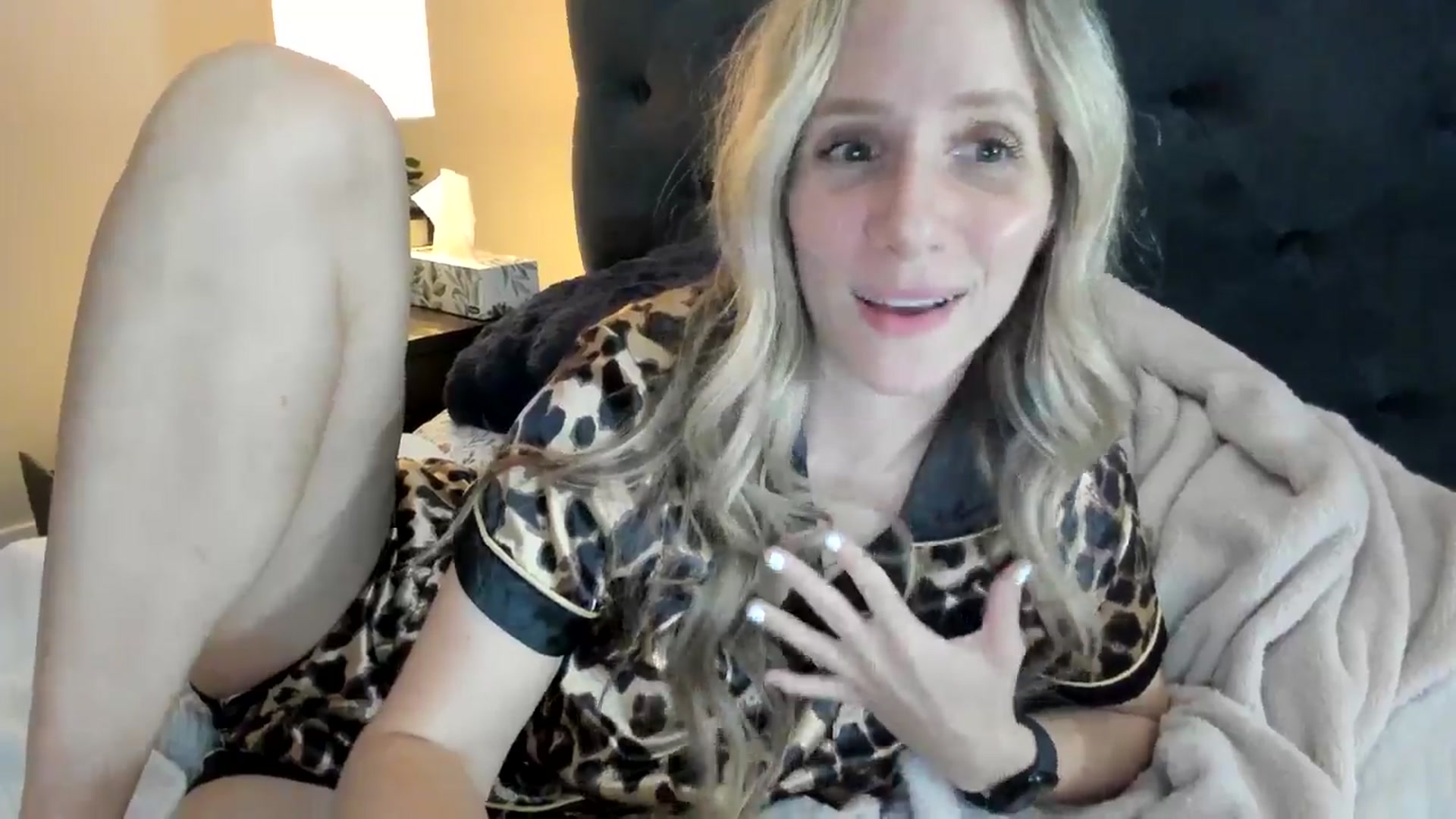 Gallery image thumbnail from Lucylux1's myfreecams stream on, 05/14/2024, 03:54 image 8 of 20