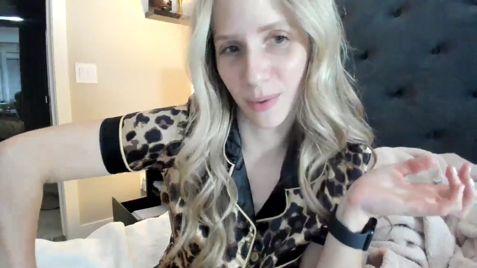 Gallery image thumbnail from Lucylux1's myfreecams stream on, 05/14/2024, 03:54 image 12 of 20