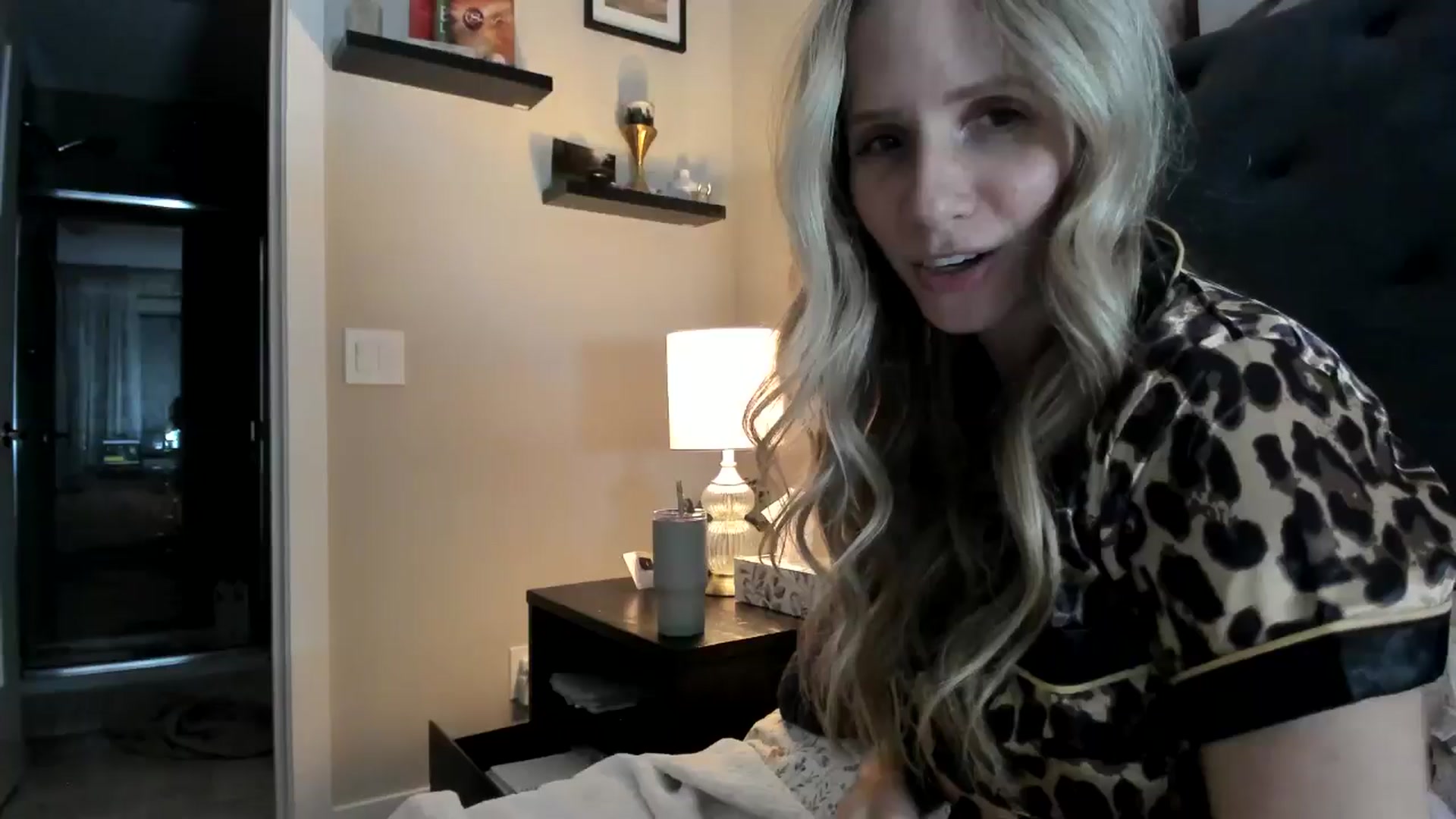 Gallery image thumbnail from Lucylux1's myfreecams stream on, 05/14/2024, 03:54 image 13 of 20