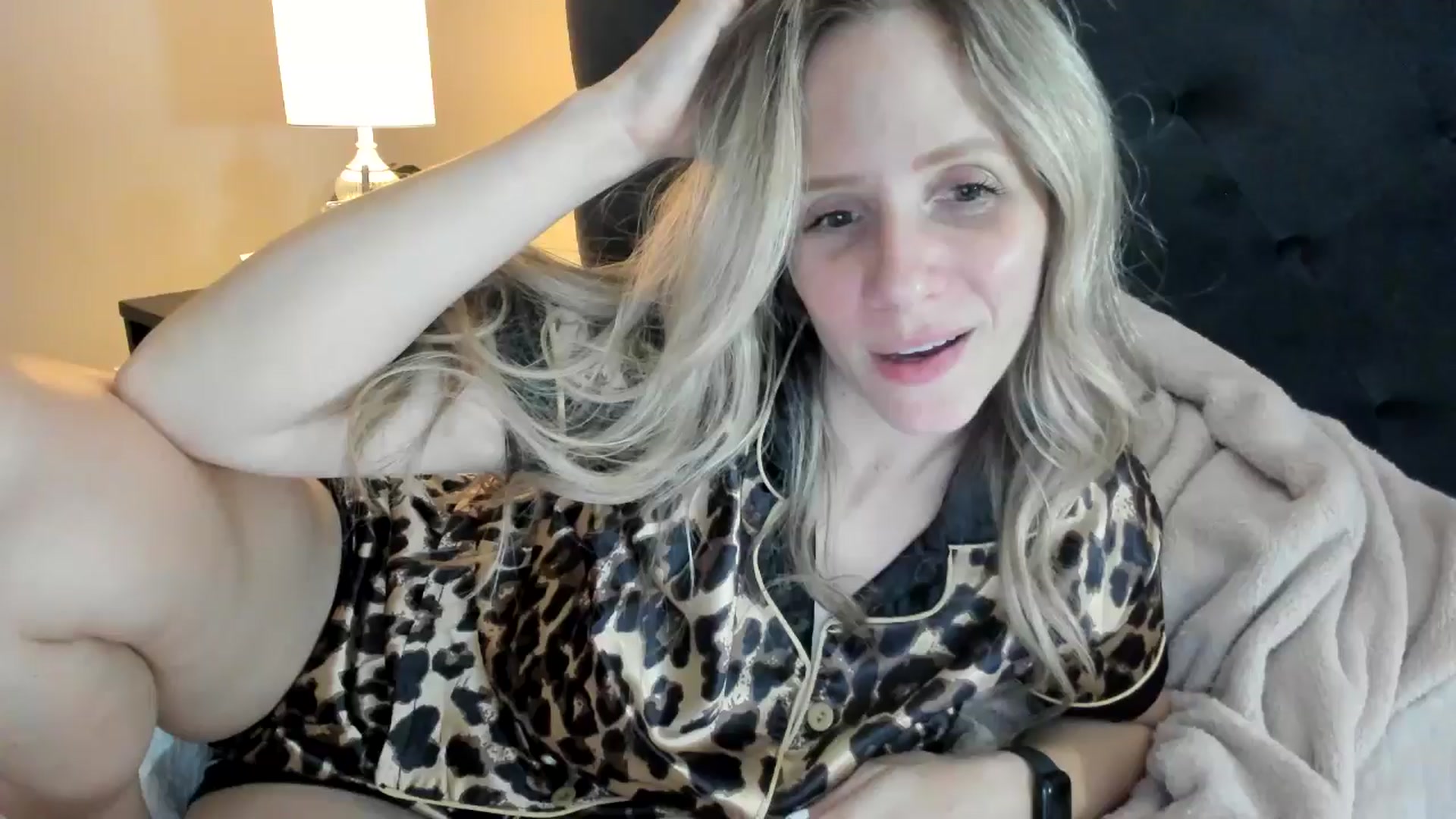 Gallery image thumbnail from Lucylux1's myfreecams stream on, 05/14/2024, 03:54 image 6 of 20