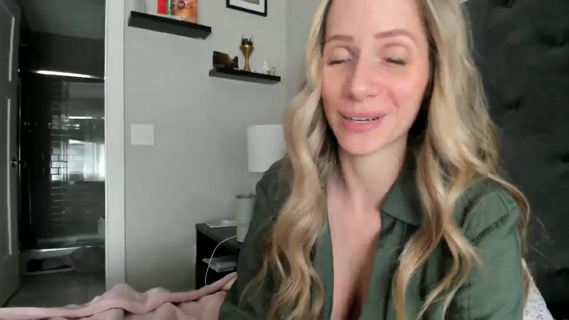 Gallery image thumbnail from Lucylux1's myfreecams stream on, 05/15/2024, 19:12 image 8 of 20