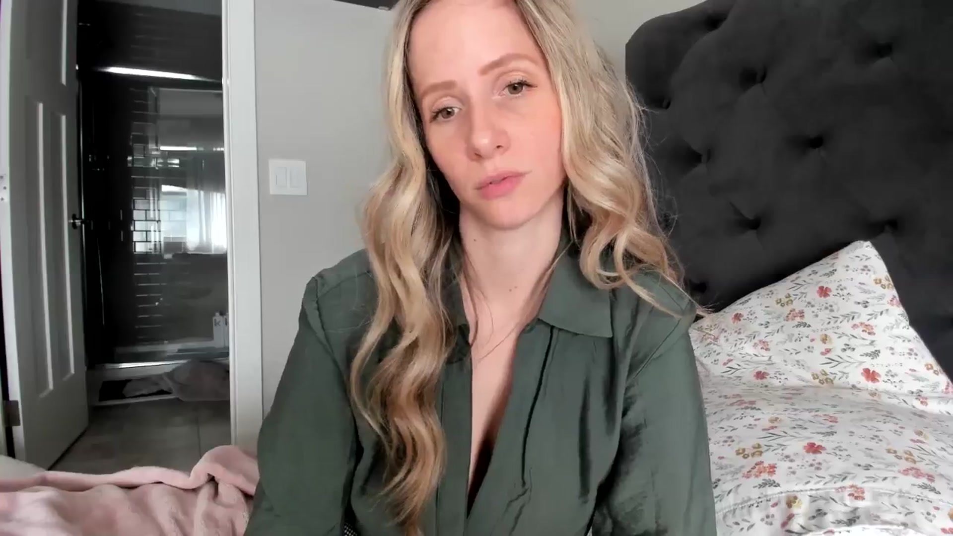 Gallery image thumbnail from Lucylux1's myfreecams stream on, 05/15/2024, 19:12 image 16 of 20