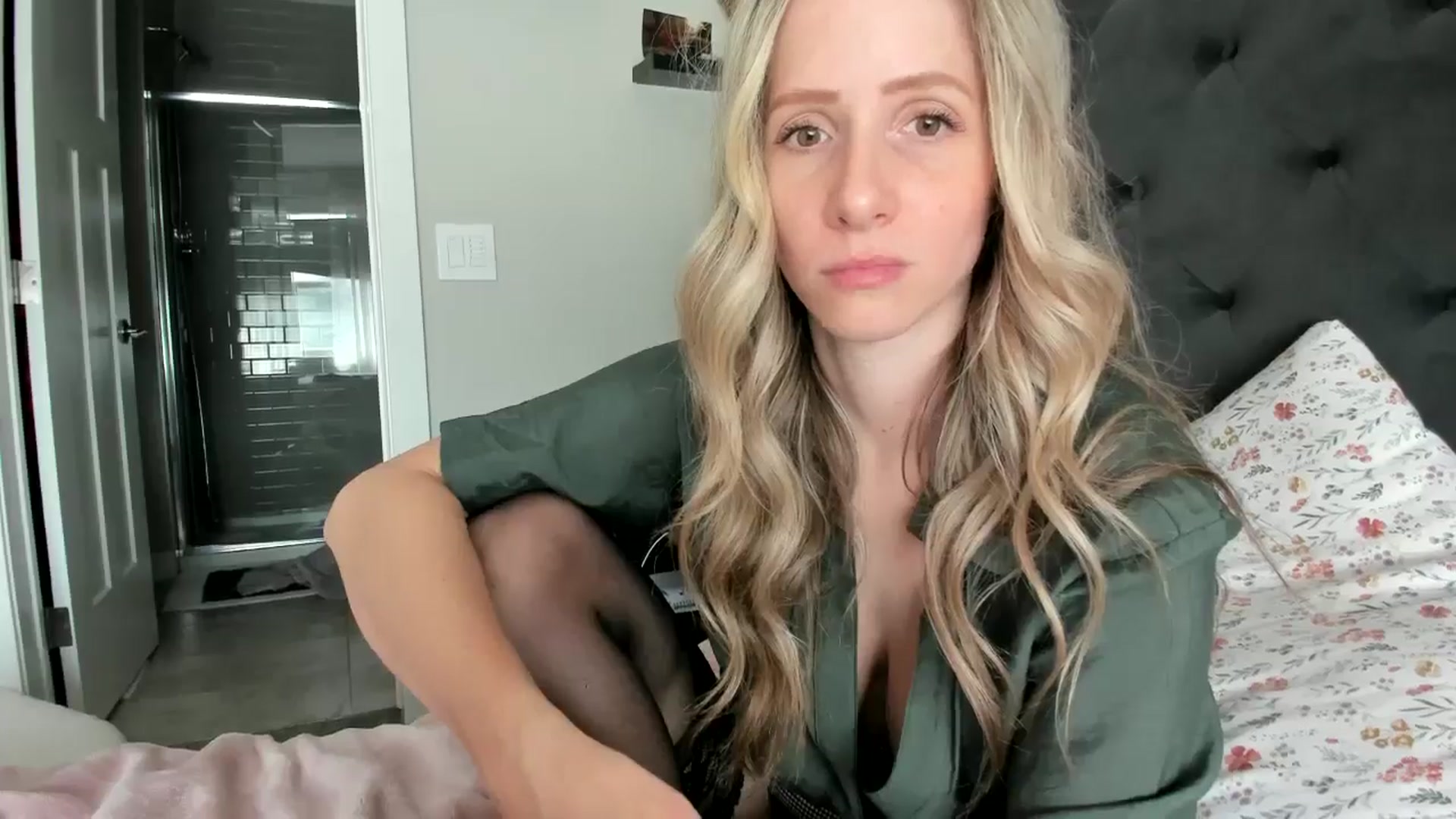 Gallery image thumbnail from Lucylux1's myfreecams stream on, 05/15/2024, 19:47 image 6 of 20