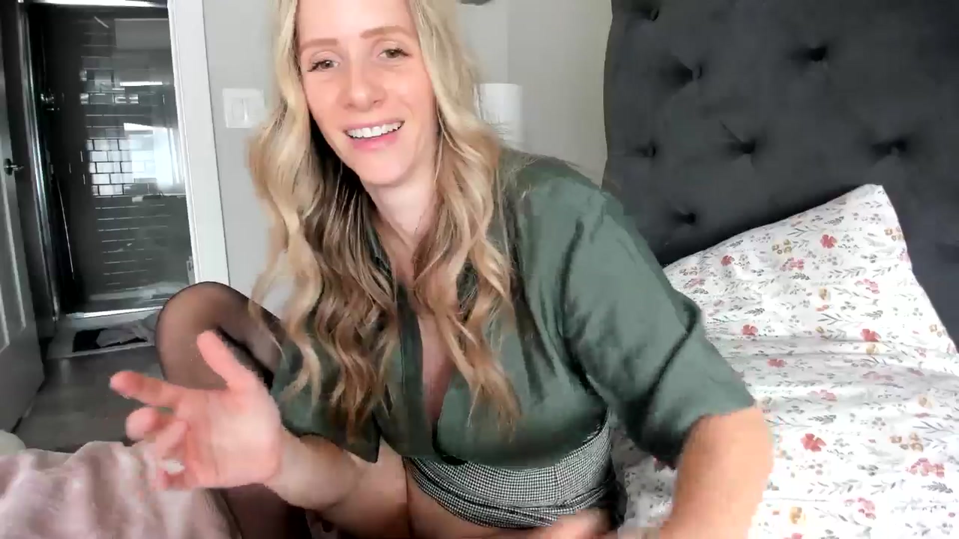 Gallery image thumbnail from Lucylux1's myfreecams stream on, 05/15/2024, 19:47 image 12 of 20