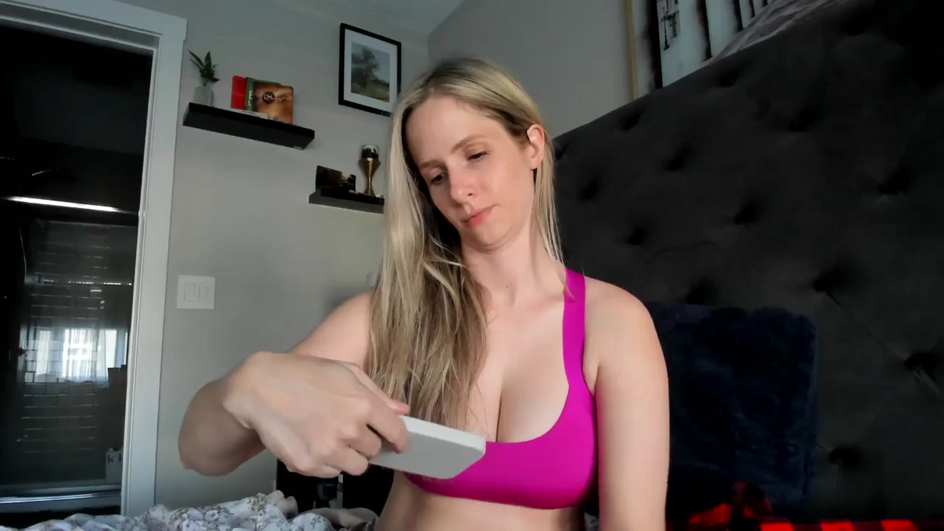 Gallery image thumbnail from Lucylux1's myfreecams stream on, 05/27/2024, 02:34 image 3 of 20