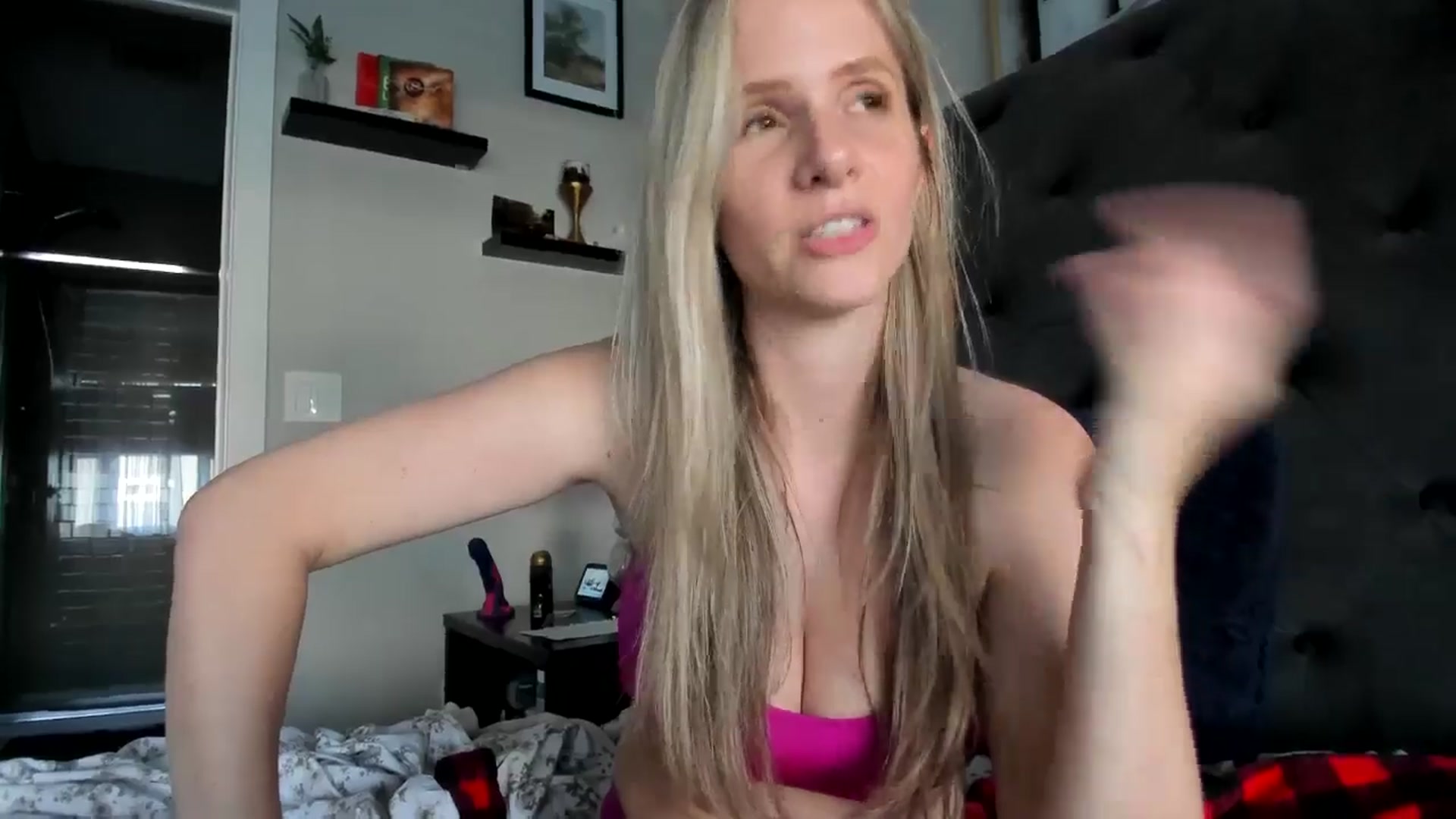 Gallery image thumbnail from Lucylux1's myfreecams stream on, 05/27/2024, 02:34 image 11 of 20
