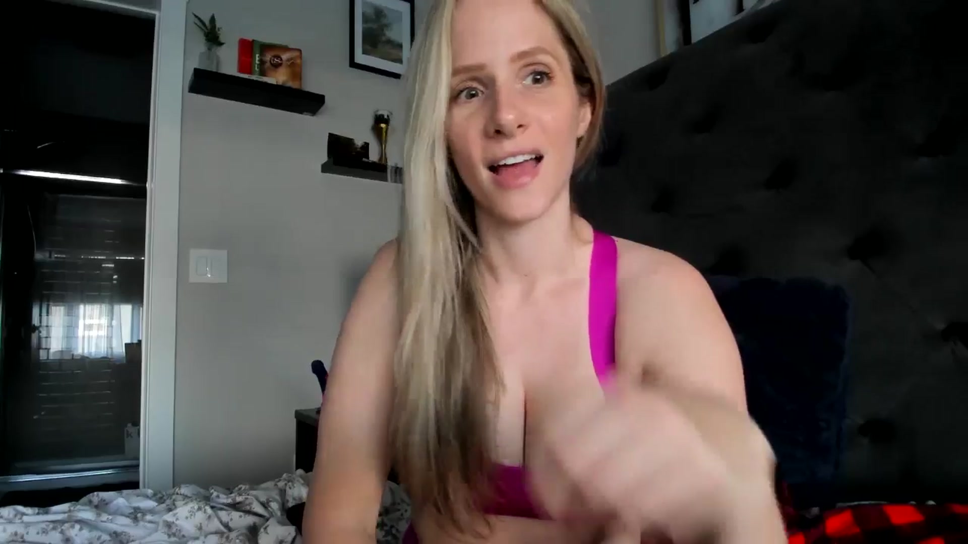 Gallery image thumbnail from Lucylux1's myfreecams stream on, 05/27/2024, 02:34 image 8 of 20