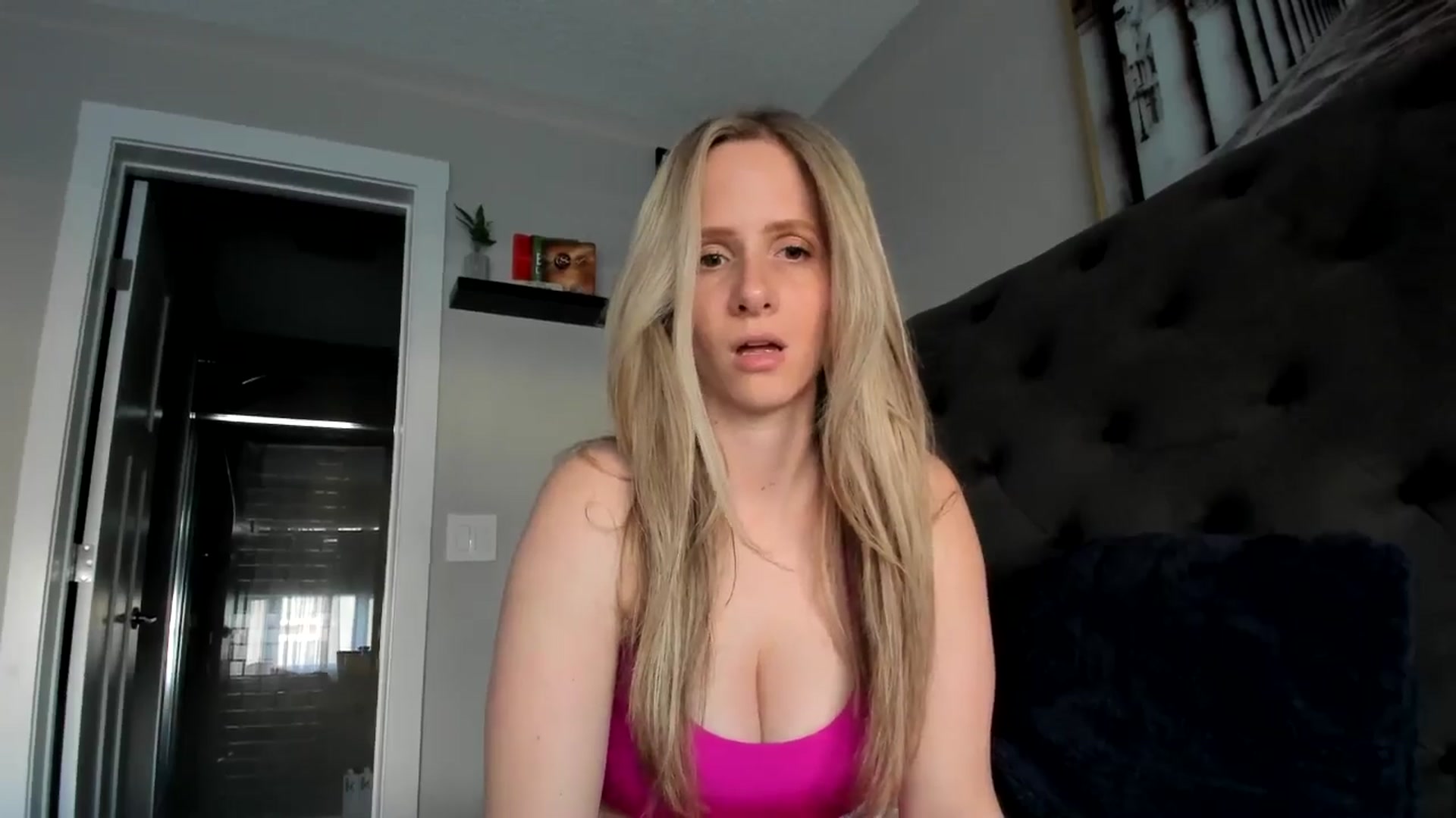 Gallery image thumbnail from Lucylux1's myfreecams stream on, 05/27/2024, 02:34 image 20 of 20