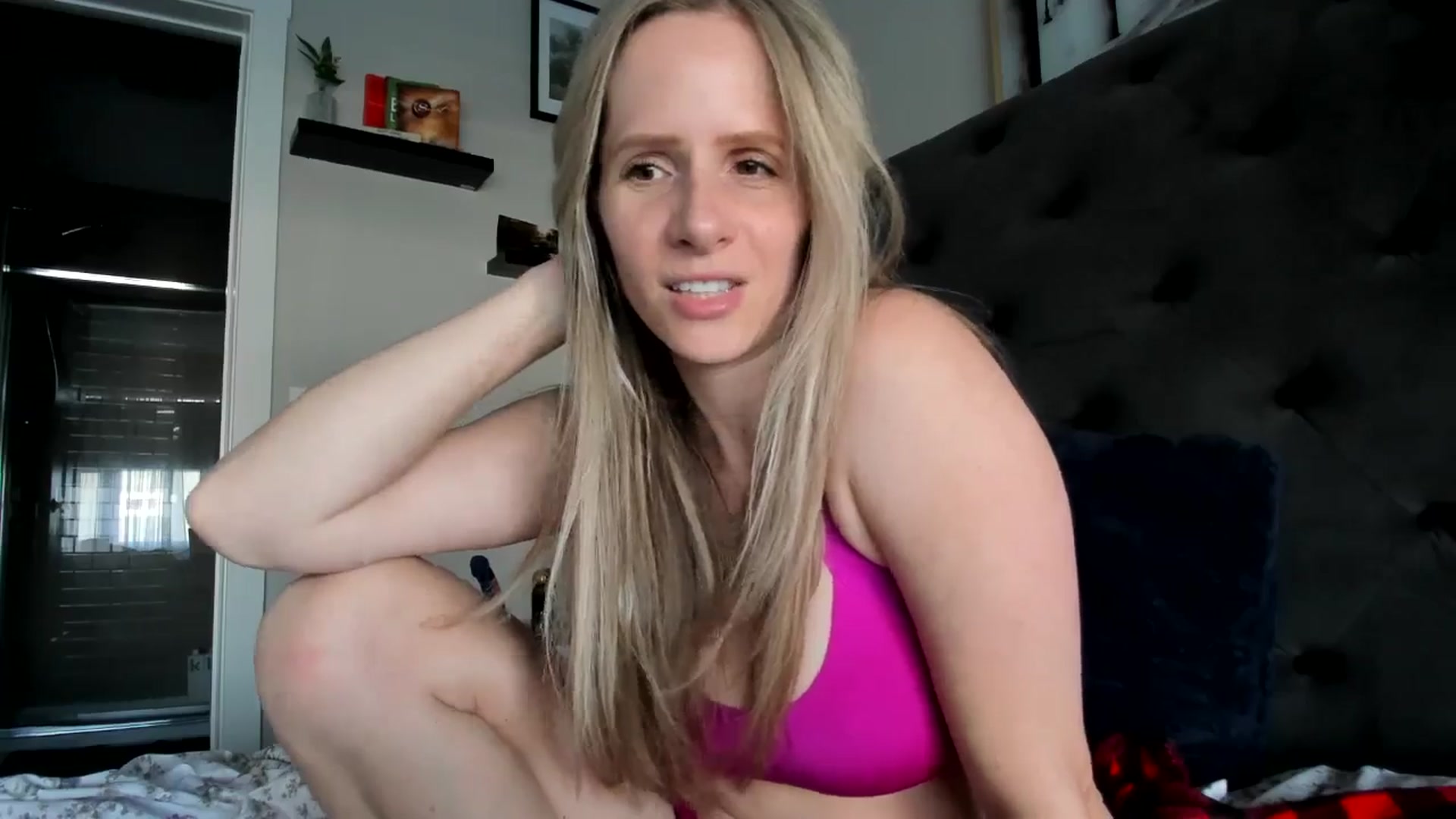Gallery image thumbnail from Lucylux1's myfreecams stream on, 05/27/2024, 02:34 image 4 of 20