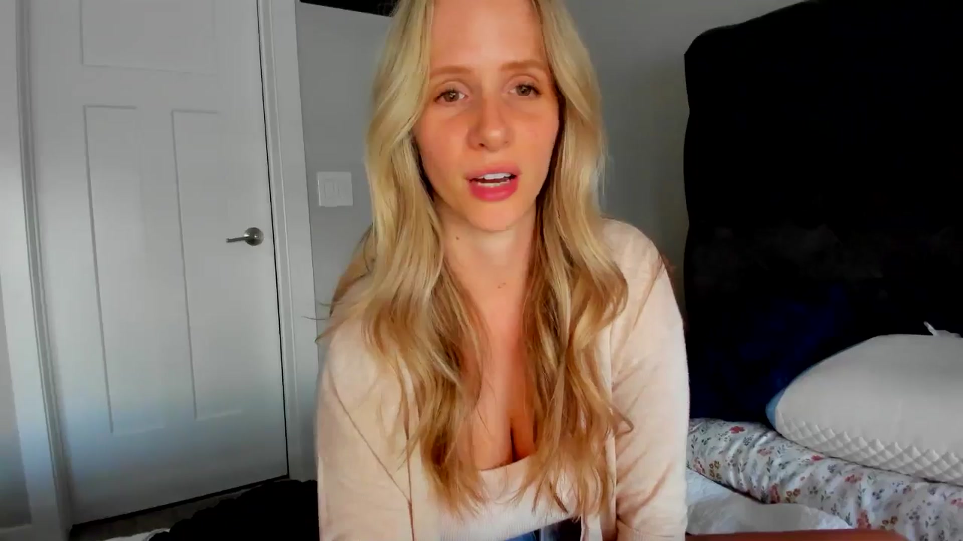 Gallery image thumbnail from Lucylux1's myfreecams stream on, 05/28/2024, 02:40 image 13 of 20