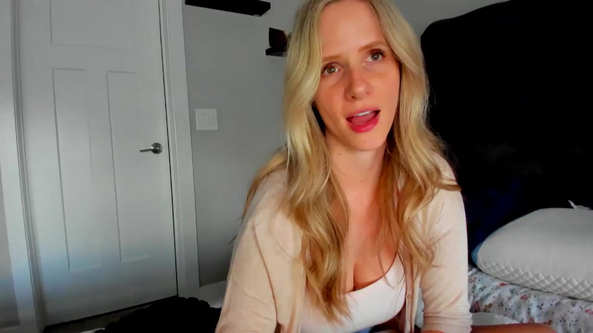 Gallery image thumbnail from Lucylux1's myfreecams stream on, 05/28/2024, 02:40 image 9 of 20