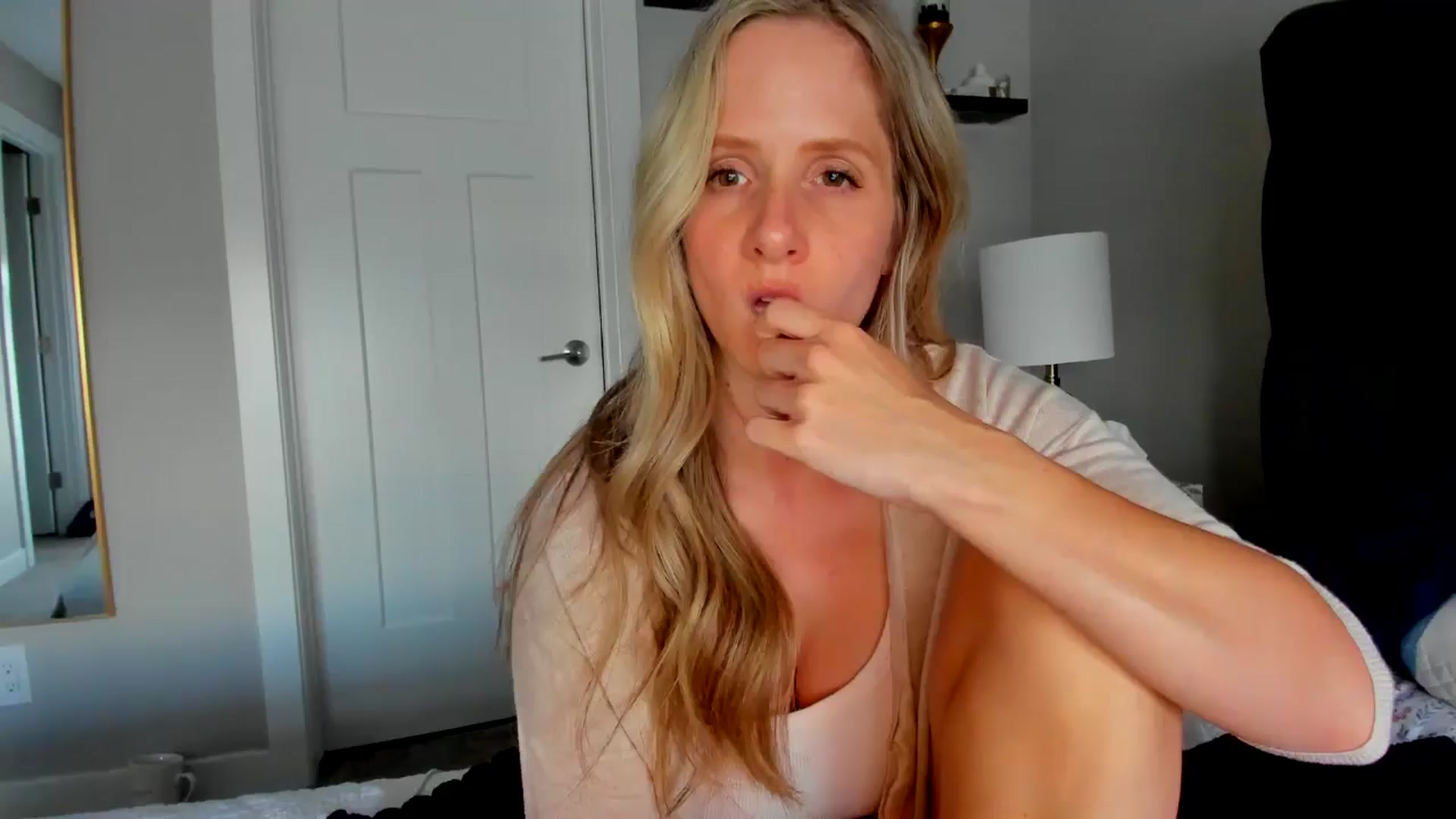 Gallery image thumbnail from Lucylux1's myfreecams stream on, 05/28/2024, 02:40 image 20 of 20