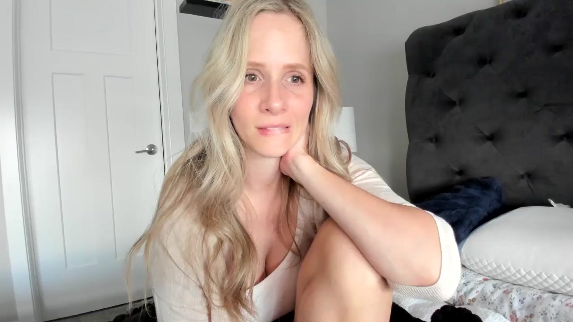 Gallery image thumbnail from Lucylux1's myfreecams stream on, 05/28/2024, 02:40 image 4 of 20