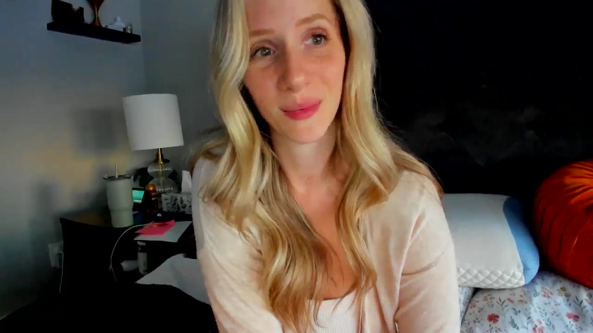 Gallery image thumbnail from Lucylux1's myfreecams stream on, 05/28/2024, 03:05 image 11 of 20