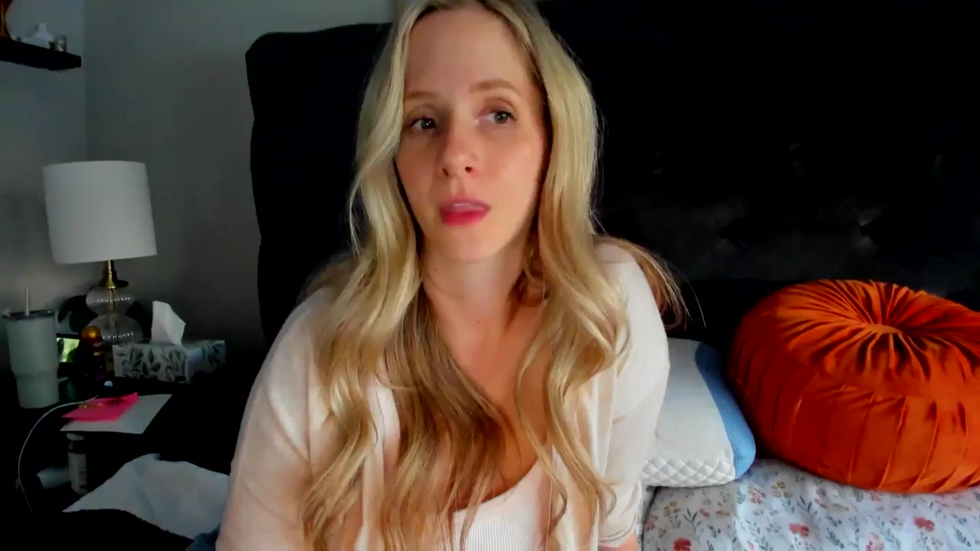 Gallery image thumbnail from Lucylux1's myfreecams stream on, 05/28/2024, 03:05 image 7 of 20