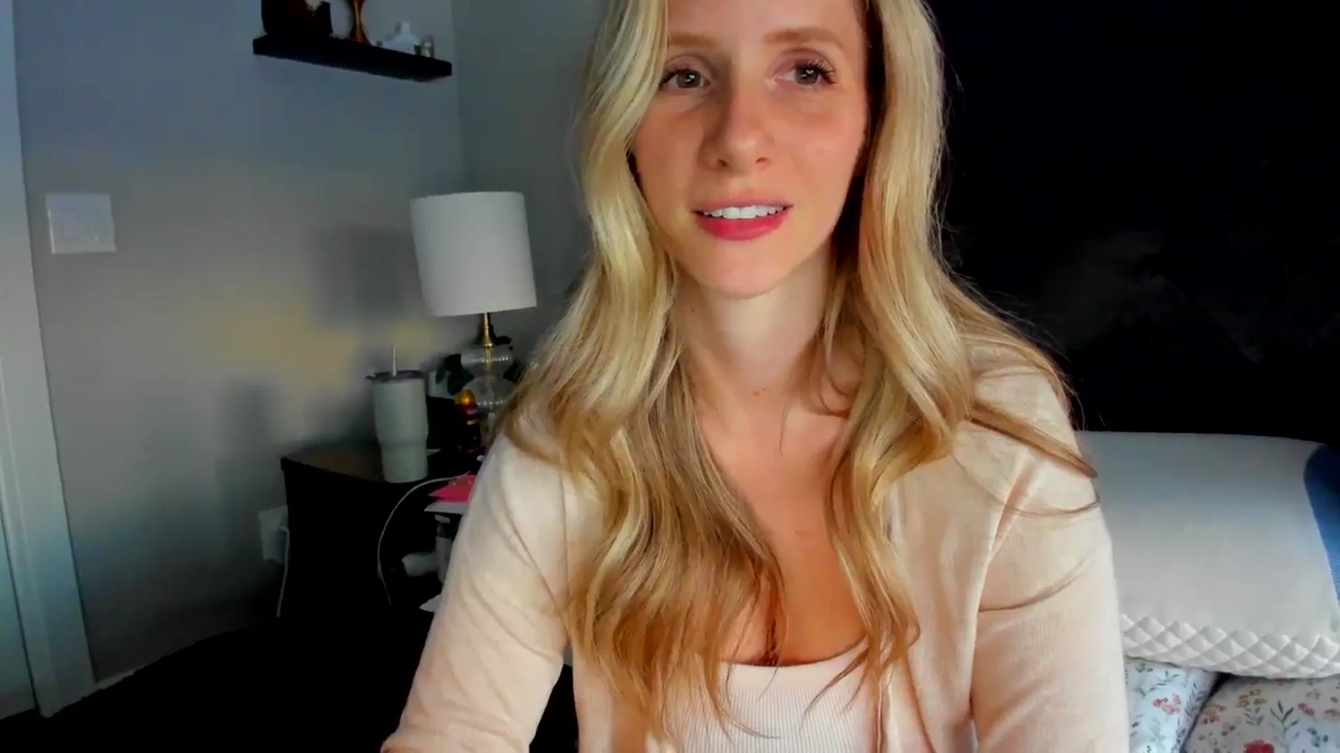 Gallery image thumbnail from Lucylux1's myfreecams stream on, 05/28/2024, 03:05 image 14 of 20