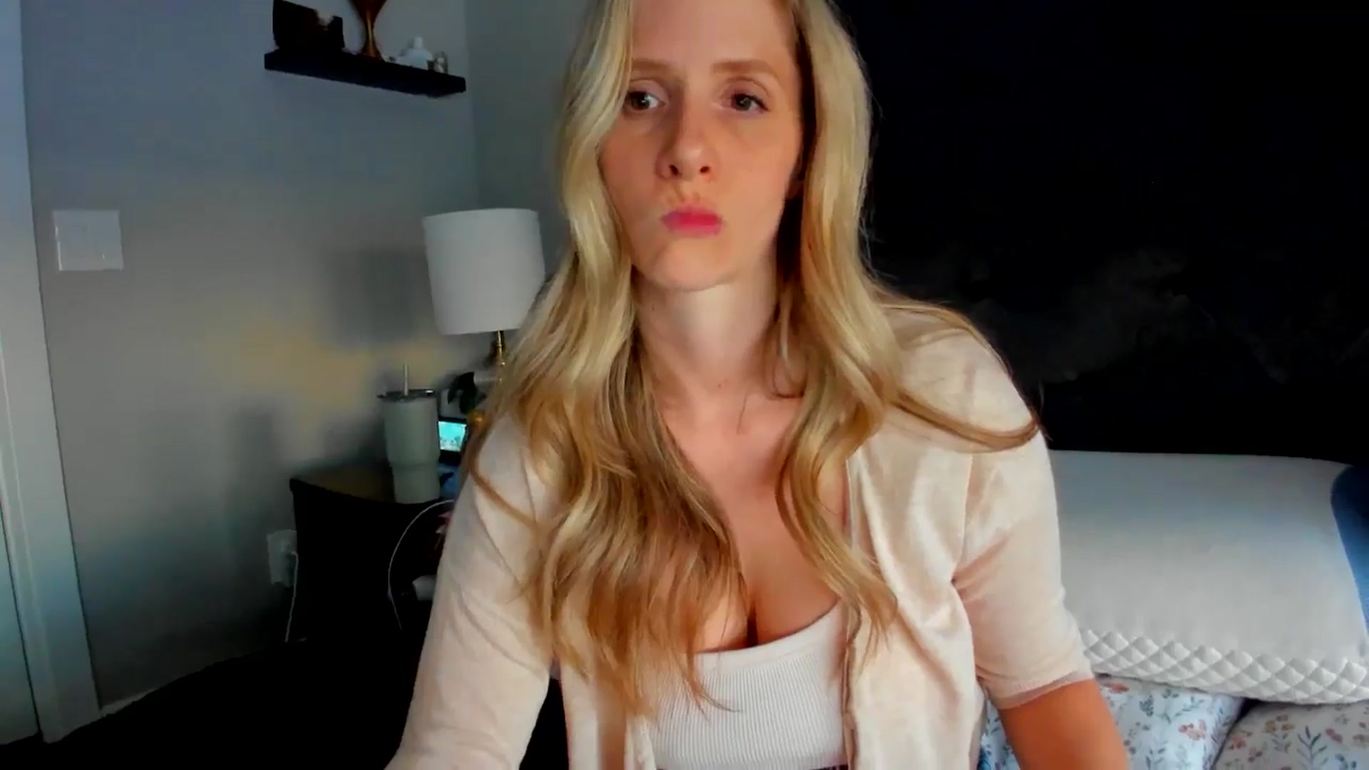 Gallery image thumbnail from Lucylux1's myfreecams stream on, 05/28/2024, 03:05 image 16 of 20