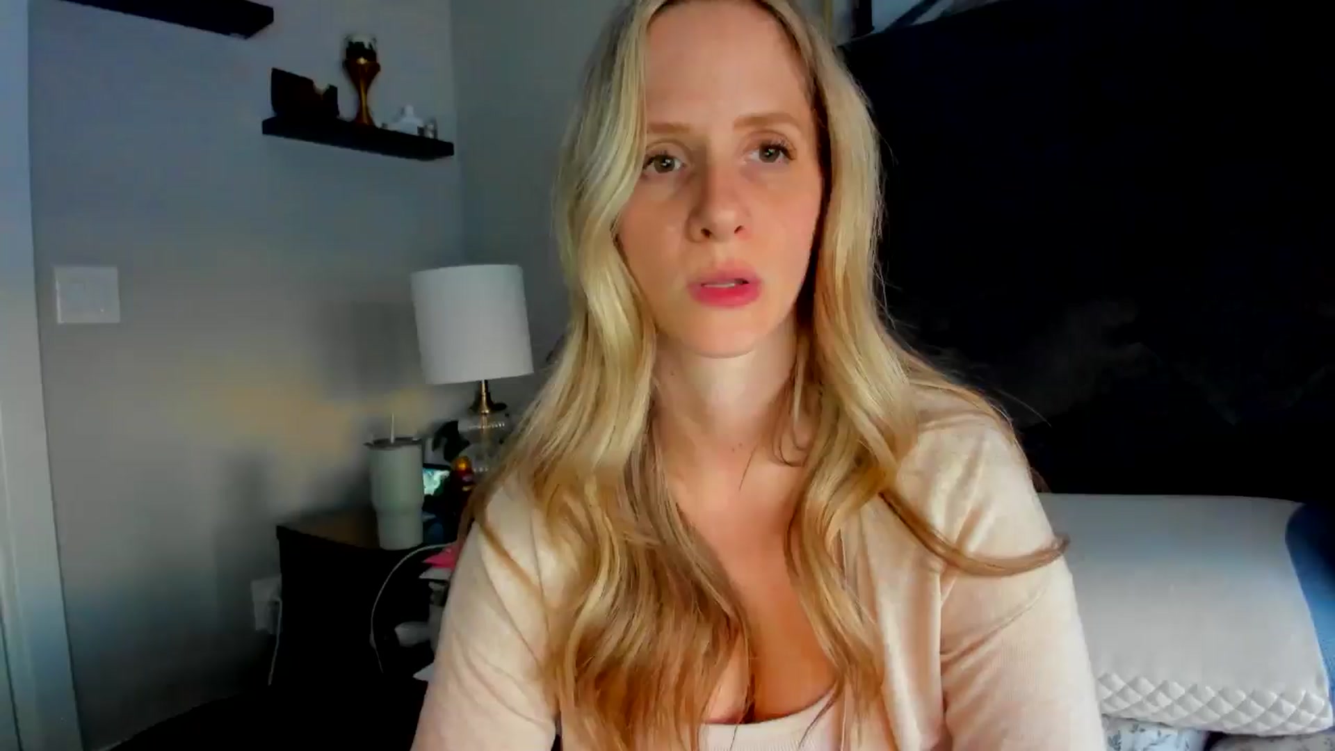Gallery image thumbnail from Lucylux1's myfreecams stream on, 05/28/2024, 03:05 image 17 of 20