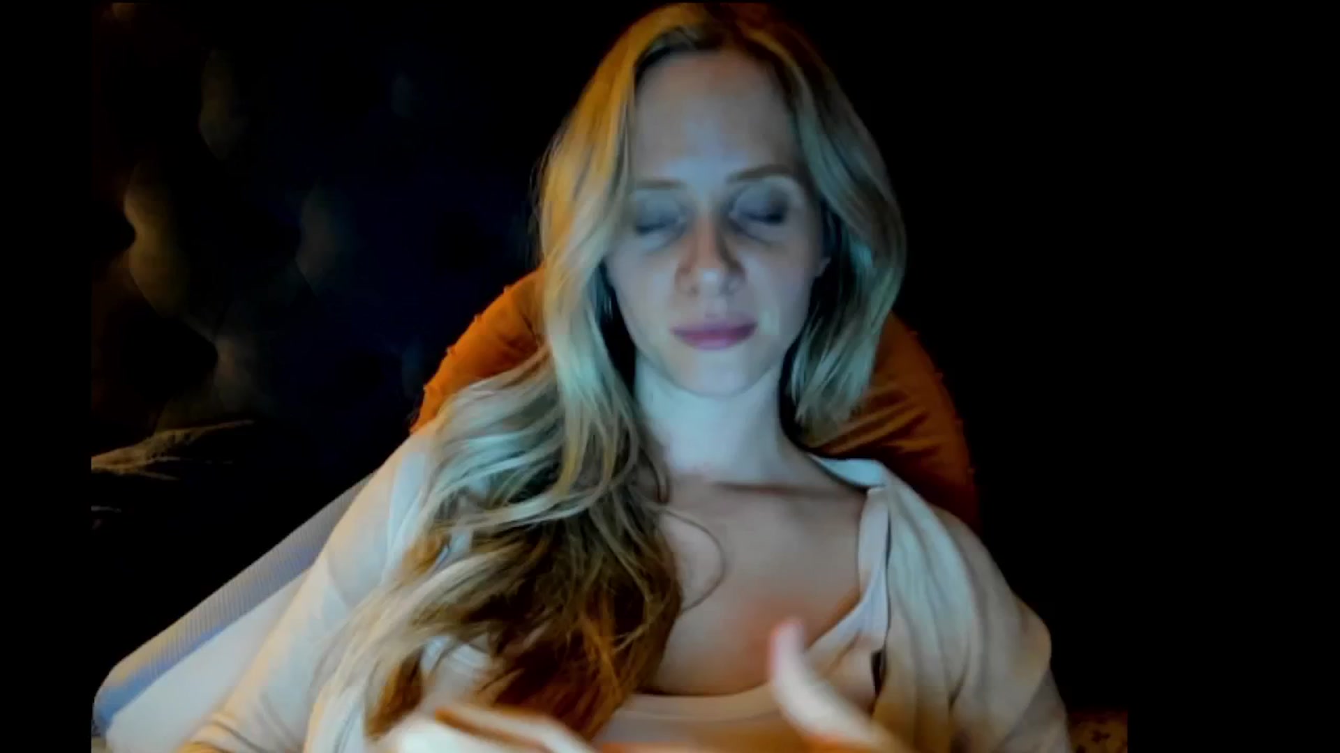 Gallery image thumbnail from Lucylux1's myfreecams stream on, 05/28/2024, 04:15 image 19 of 20