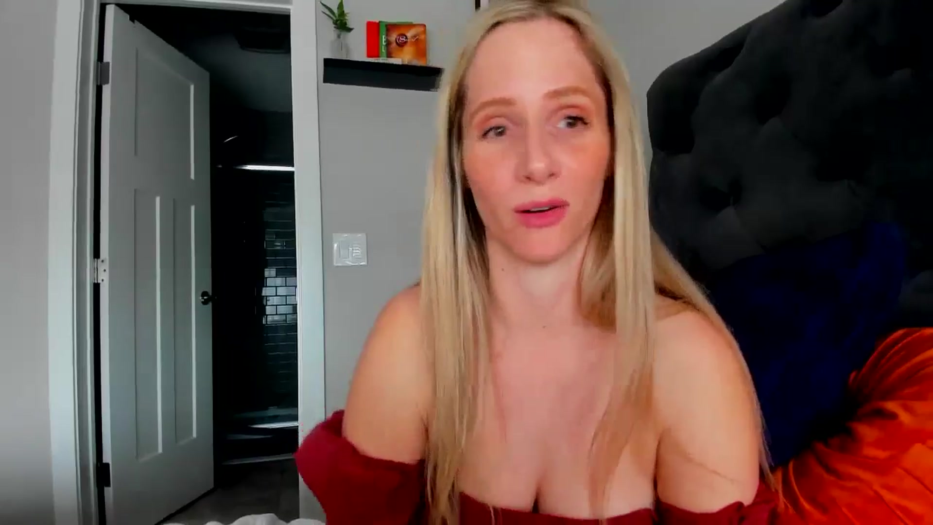 Gallery image thumbnail from Lucylux1's myfreecams stream on, 06/03/2024, 18:45 image 7 of 20