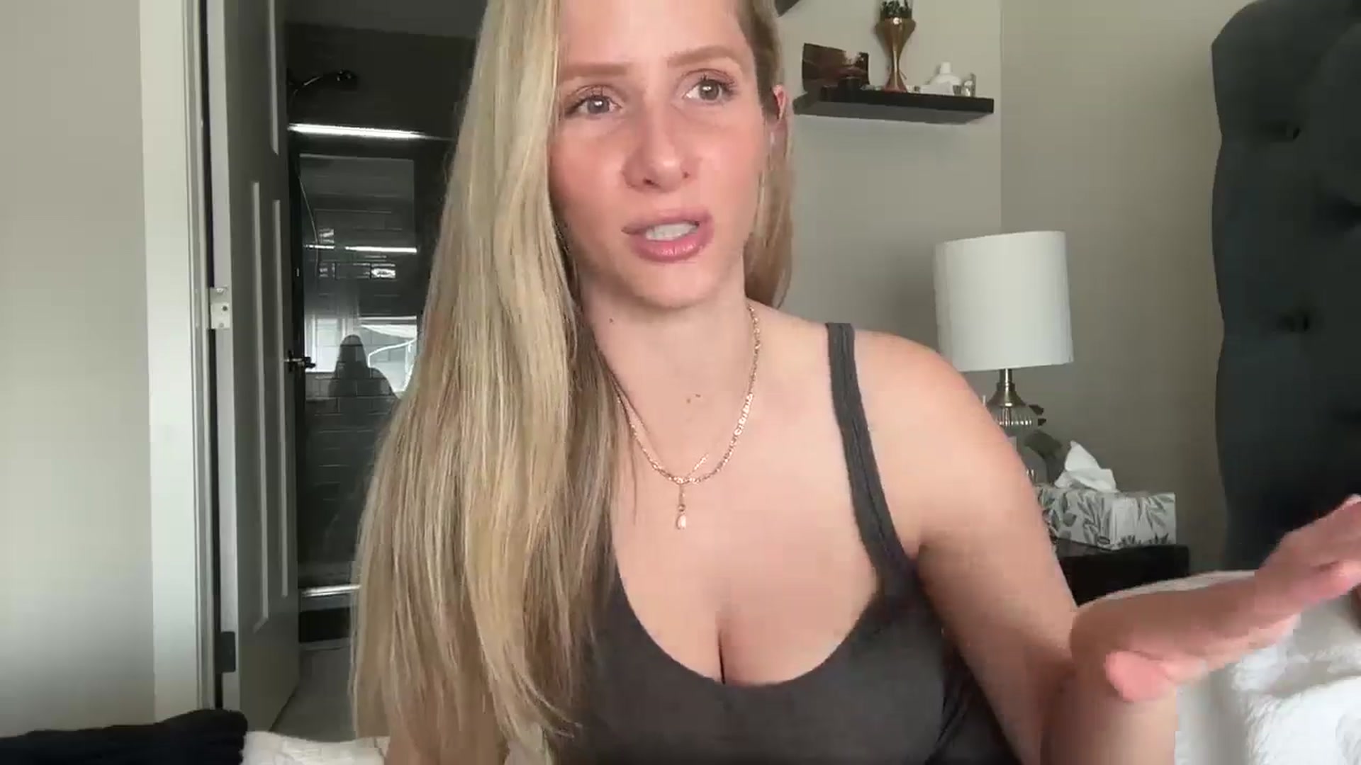 Gallery image thumbnail from Lucylux1's myfreecams stream on, 06/10/2024, 17:34 image 4 of 20