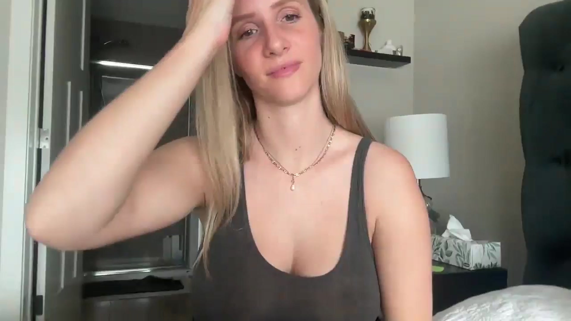 Gallery image thumbnail from Lucylux1's myfreecams stream on, 06/10/2024, 17:34 image 16 of 20