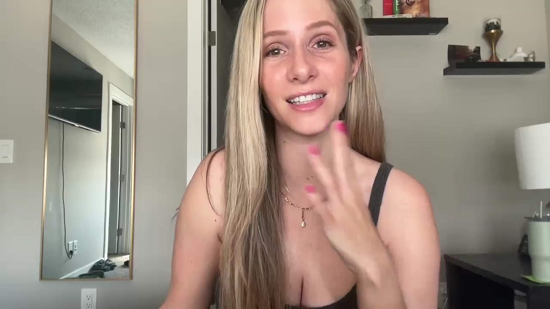 Gallery image thumbnail from Lucylux1's myfreecams stream on, 06/10/2024, 17:34 image 10 of 20