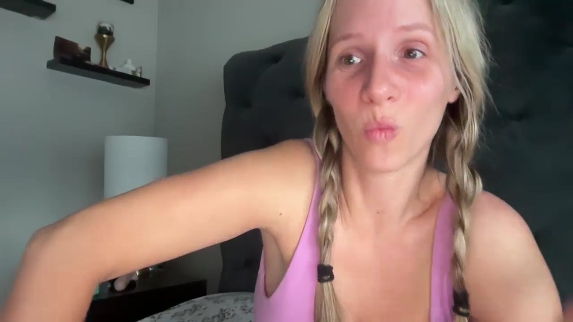 Gallery image thumbnail from Lucylux1's myfreecams stream on, 06/17/2024, 03:21 image 4 of 20