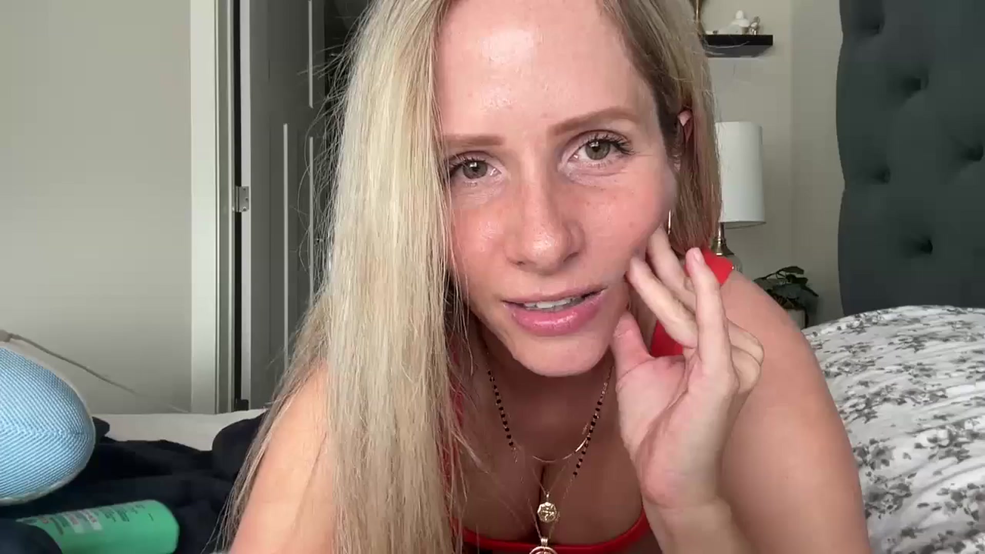 Gallery image thumbnail from Lucylux1's myfreecams stream on, 06/17/2024, 19:01 image 12 of 20