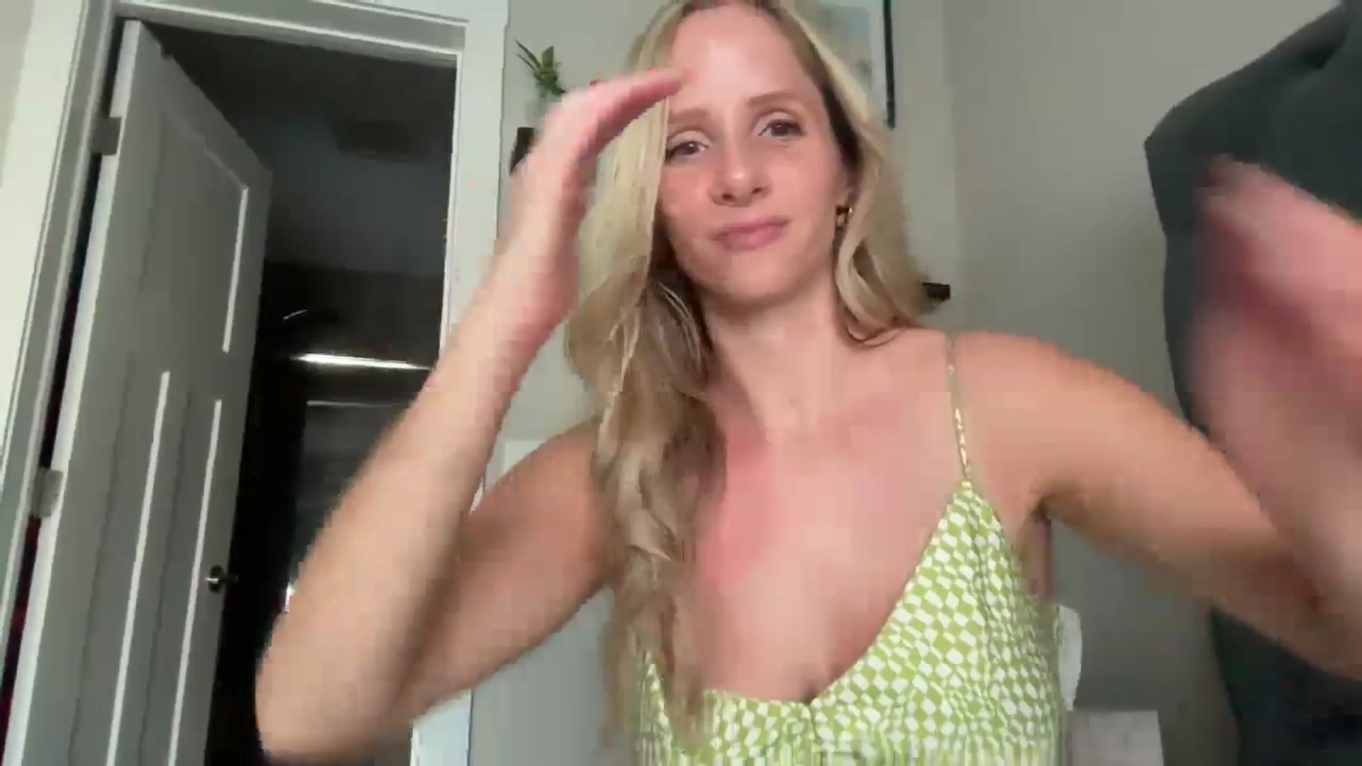 Gallery image thumbnail from Lucylux1's myfreecams stream on, 07/09/2024, 03:57 image 5 of 20