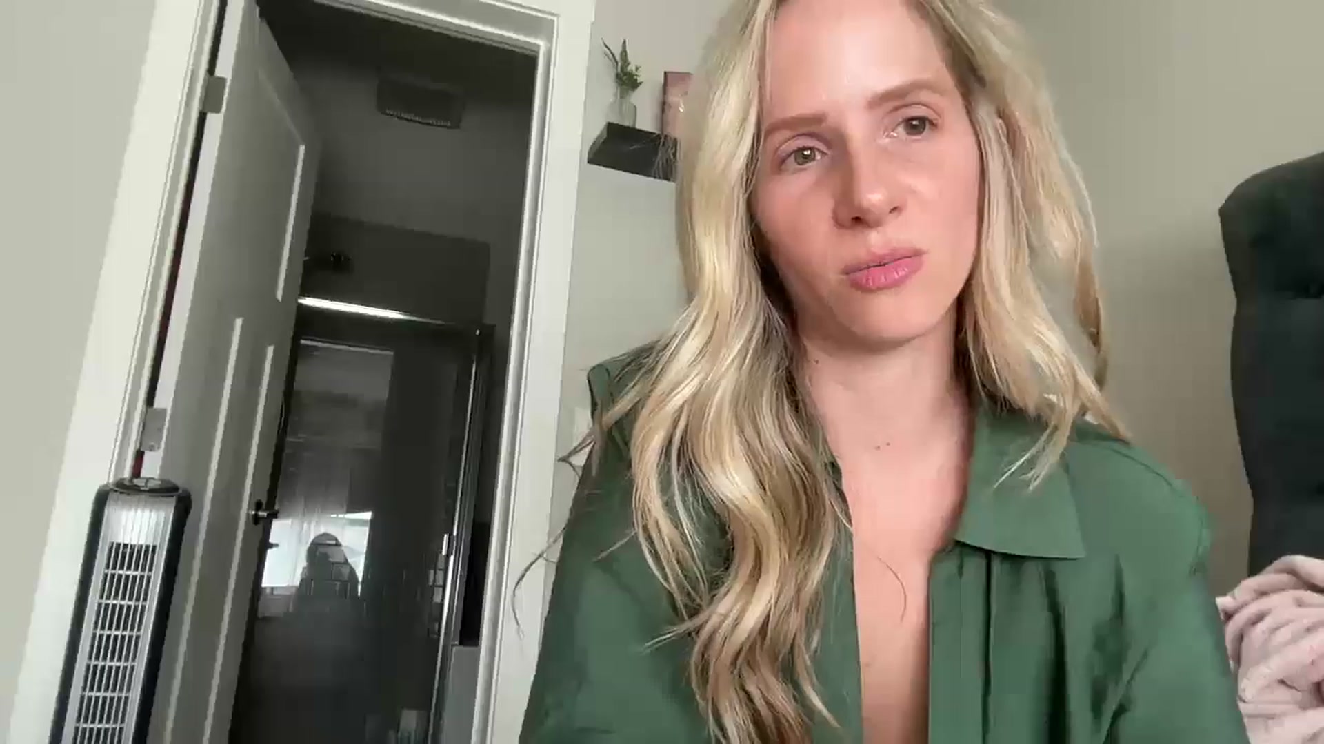 Gallery image thumbnail from Lucylux1's myfreecams stream on, 07/15/2024, 18:48 image 11 of 20