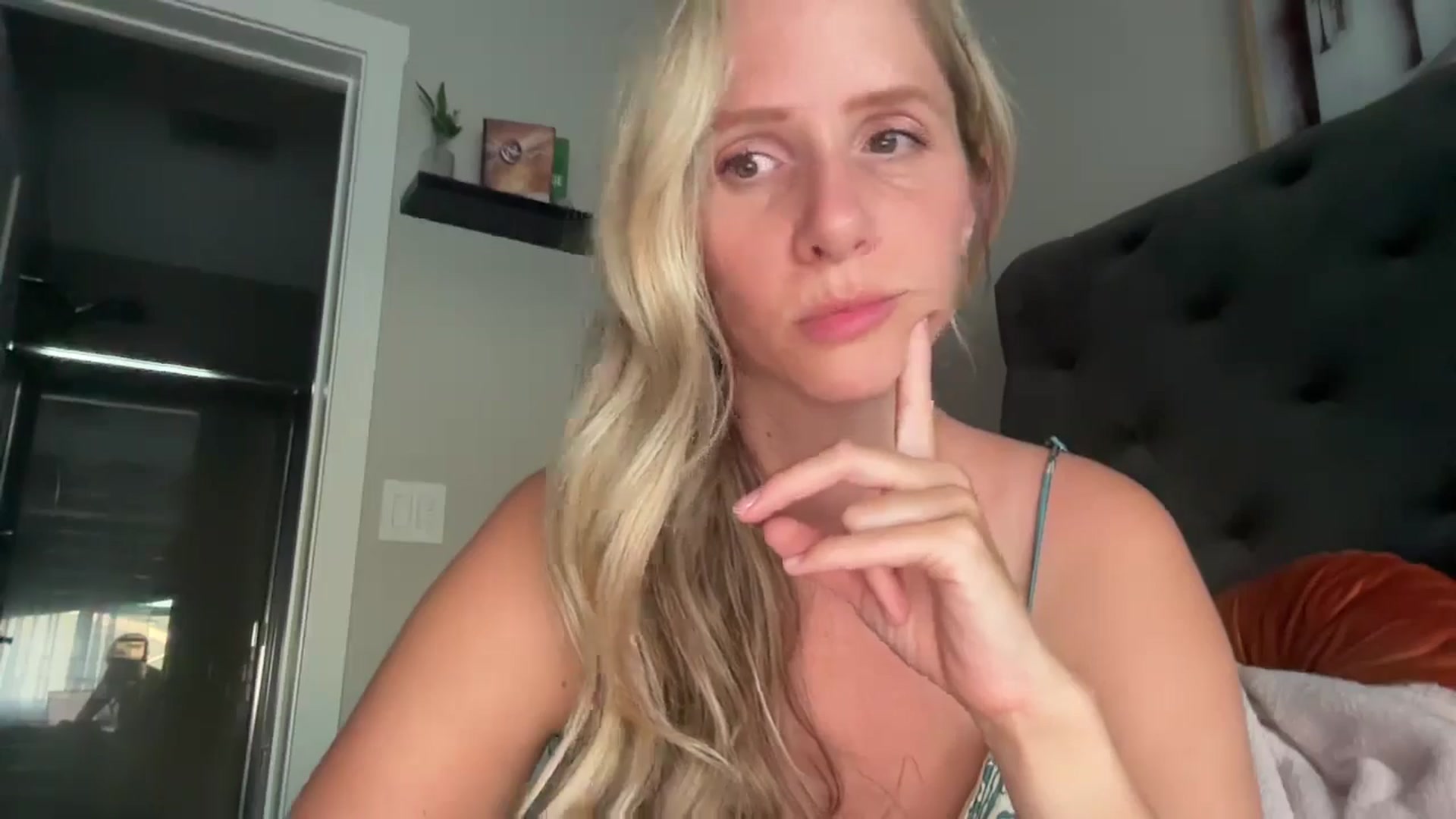 Gallery image thumbnail from Lucylux1's myfreecams stream on, 07/16/2024, 03:33 image 10 of 20
