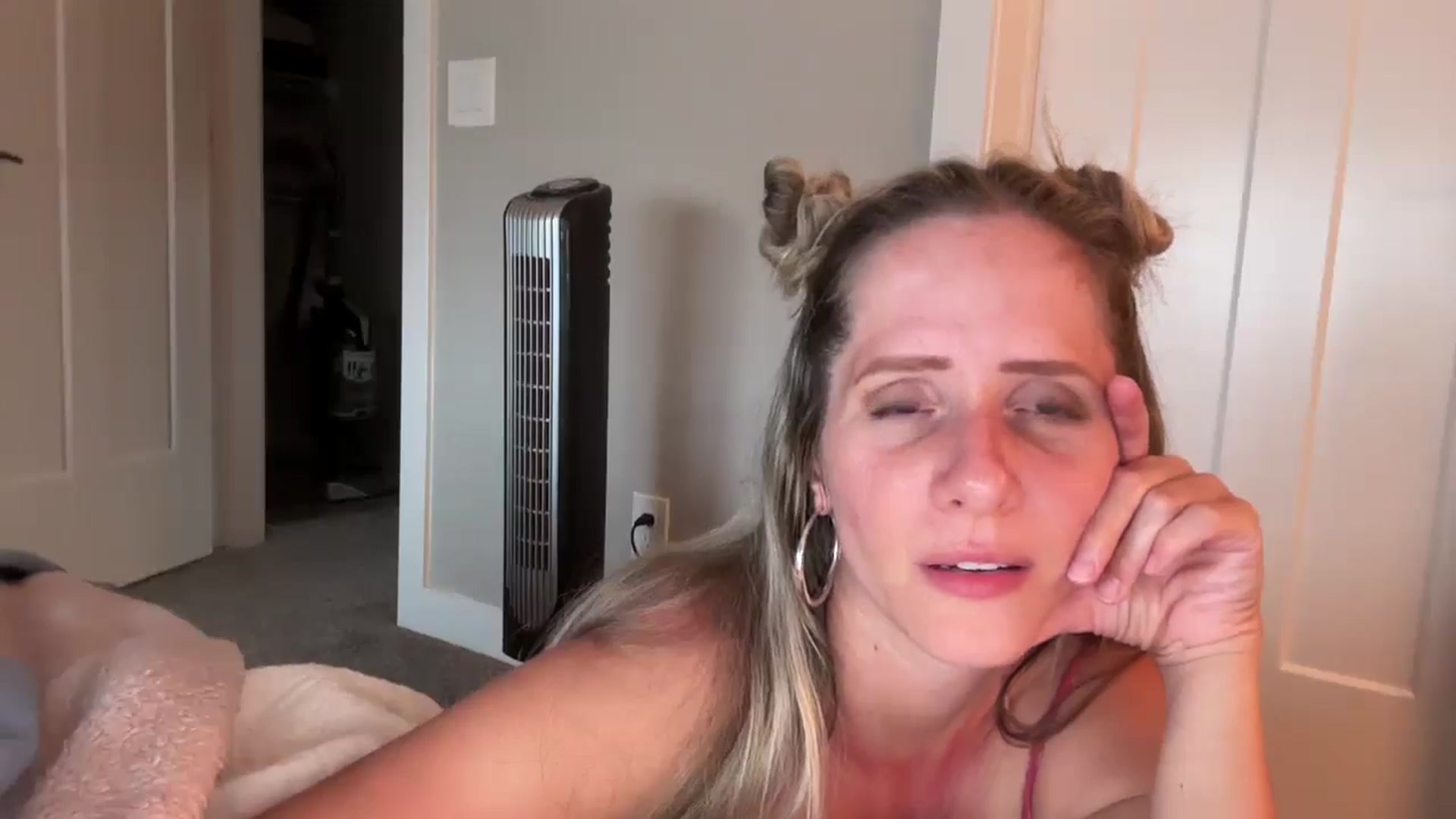 Gallery image thumbnail from Lucylux1's myfreecams stream on, 07/29/2024, 02:49 image 17 of 20