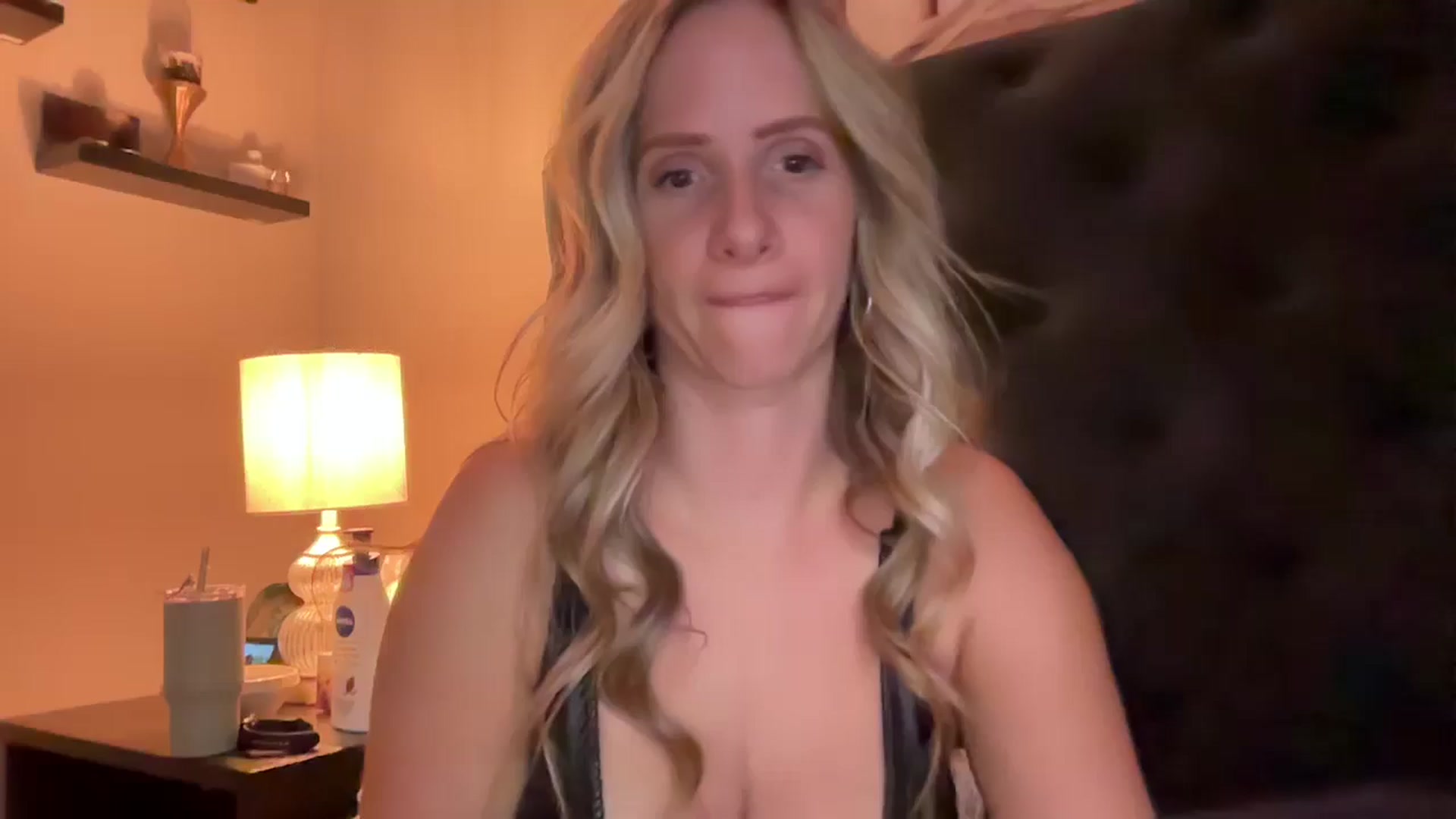 Gallery image thumbnail from Lucylux1's myfreecams stream on, 08/27/2024, 03:43 image 13 of 20