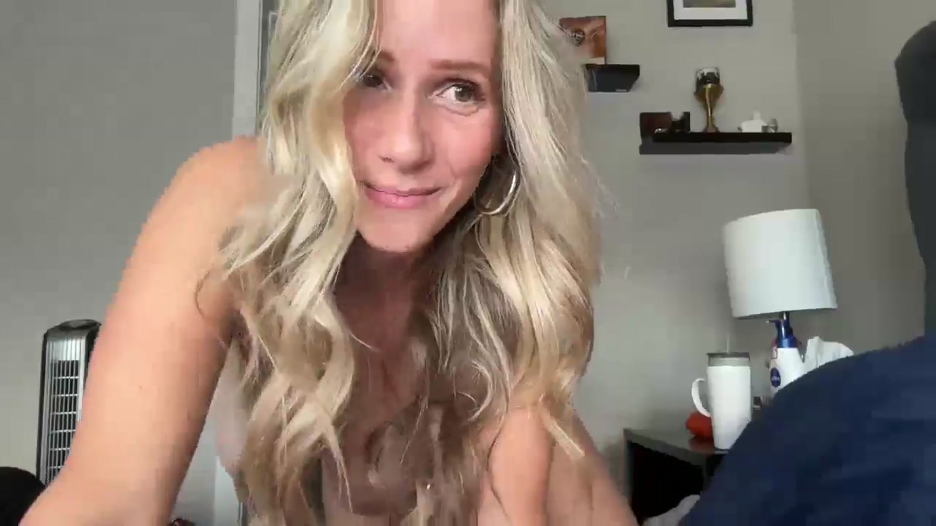 Gallery image thumbnail from Lucylux1's myfreecams stream on, 08/27/2024, 18:56 image 13 of 20