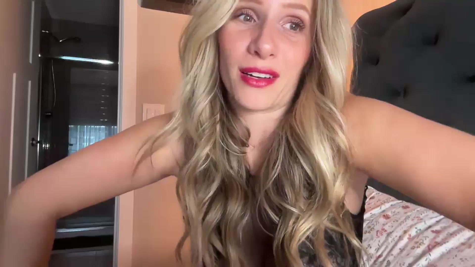 Gallery image thumbnail from Lucylux1's myfreecams stream on, 08/28/2024, 03:06 image 2 of 20