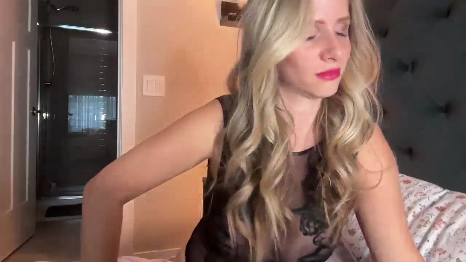 Gallery image thumbnail from Lucylux1's myfreecams stream on, 08/28/2024, 03:06 image 5 of 20