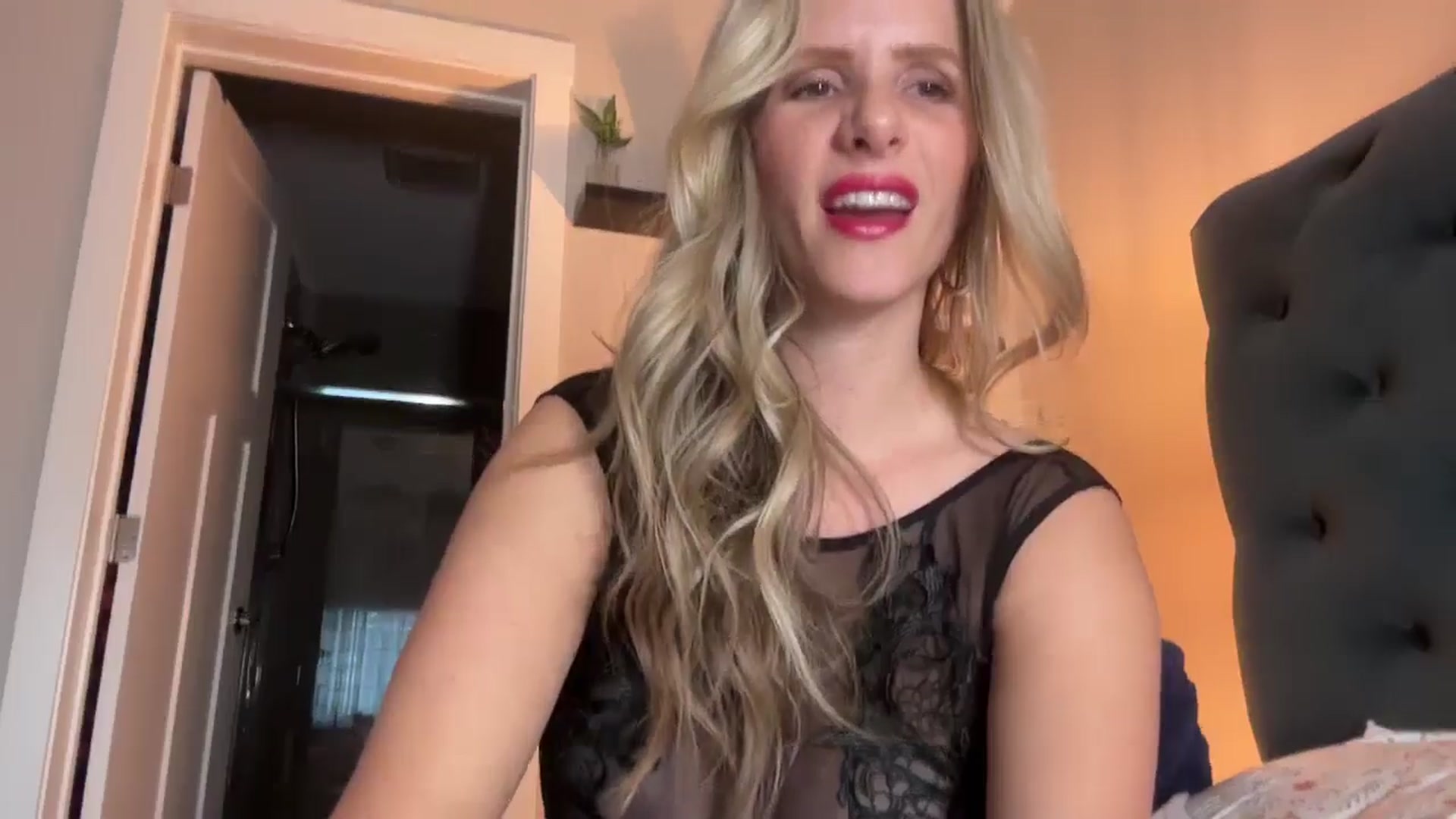 Gallery image thumbnail from Lucylux1's myfreecams stream on, 08/28/2024, 03:06 image 7 of 20