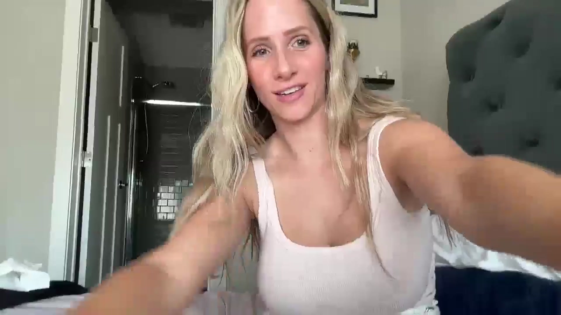 Gallery image thumbnail from Lucylux1's myfreecams stream on, 09/02/2024, 19:05 image 14 of 20